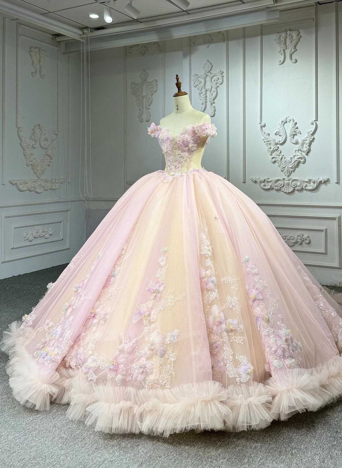 Luxury Off-The-Shoulder Ball-Gown Chapel Train Tulle Wedding Dresses With Beading/Flower(s)