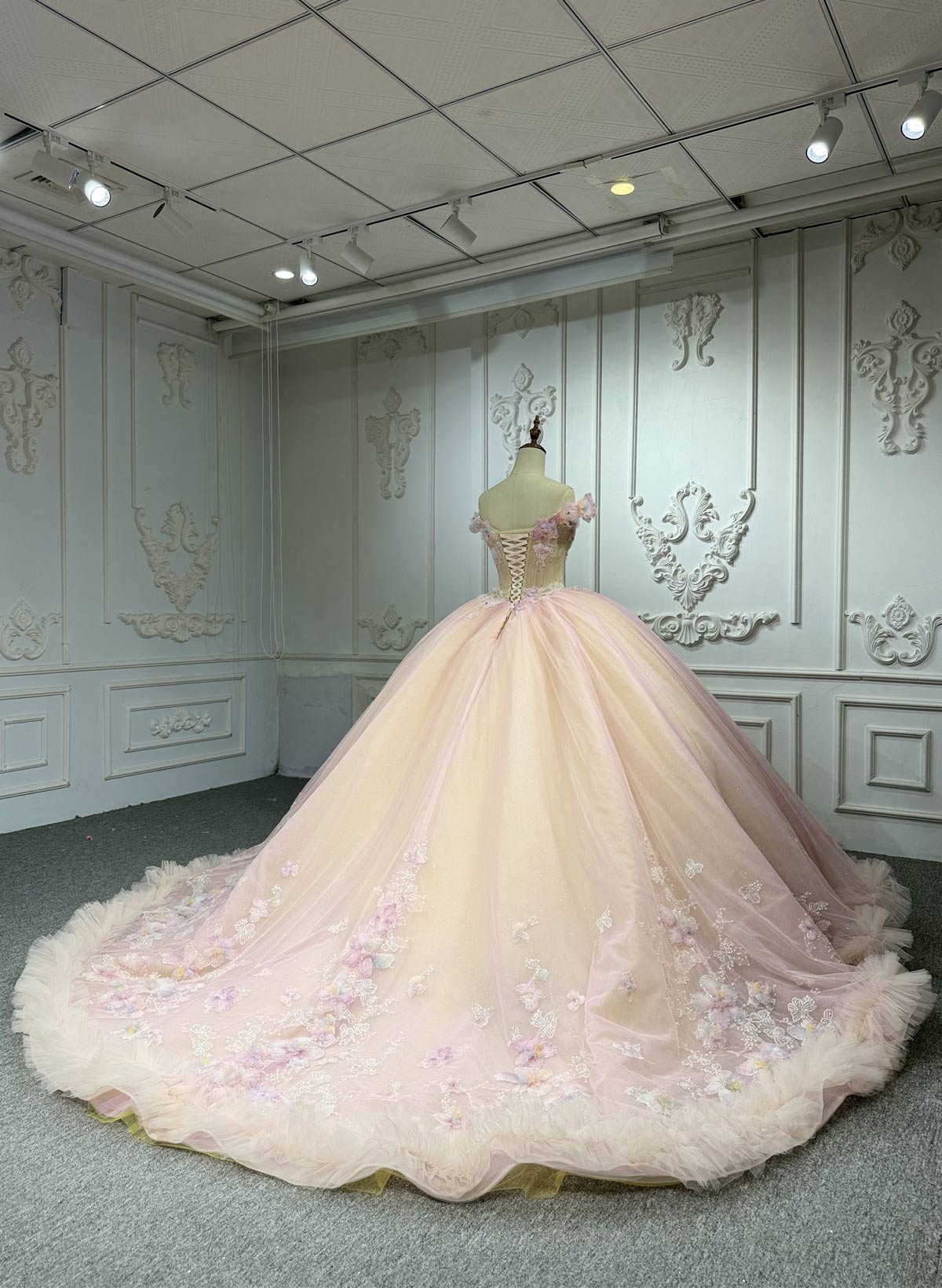 Luxury Off-The-Shoulder Ball-Gown Chapel Train Tulle Wedding Dresses With Beading/Flower(s)