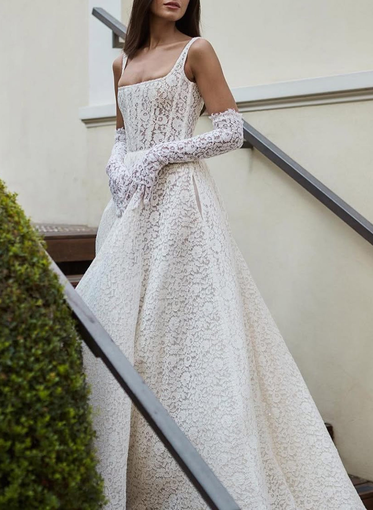 Elegant Square Neckline Sleeveless A-Line Court Train Lace Wedding Dresses With Pockets