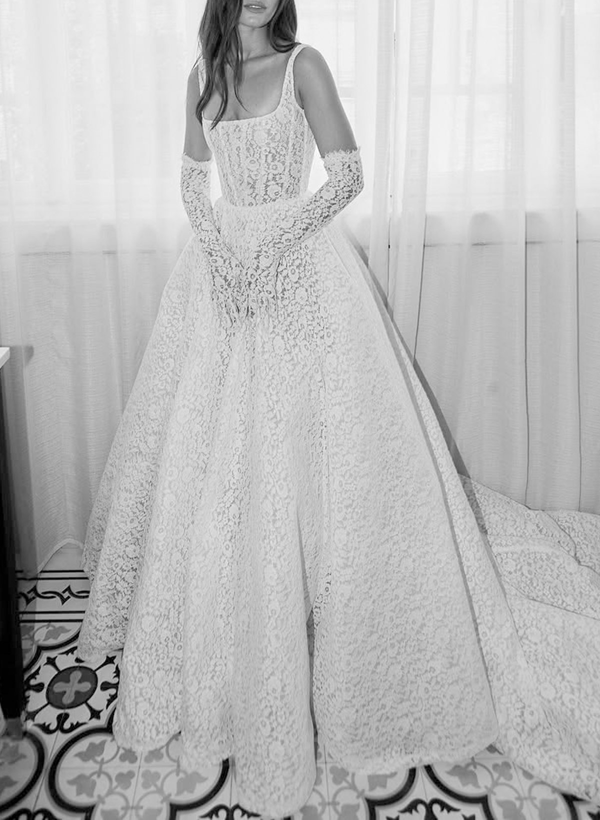 Elegant Square Neckline Sleeveless A-Line Court Train Lace Wedding Dresses With Pockets