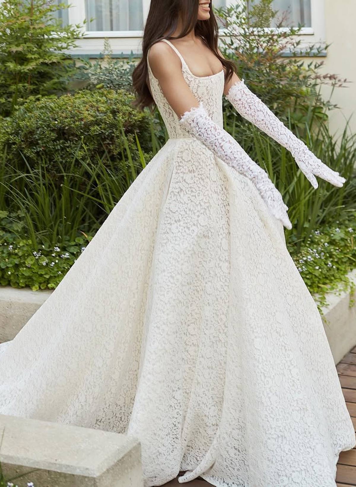 Elegant Square Neckline Sleeveless A-Line Court Train Lace Wedding Dresses With Pockets