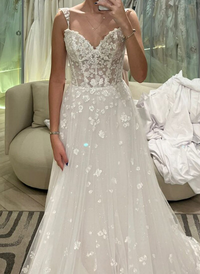 Elegant V-Neck Sleeveless A-Line Floor-Length Lace/Tulle Wedding Dresses With Flower(s)