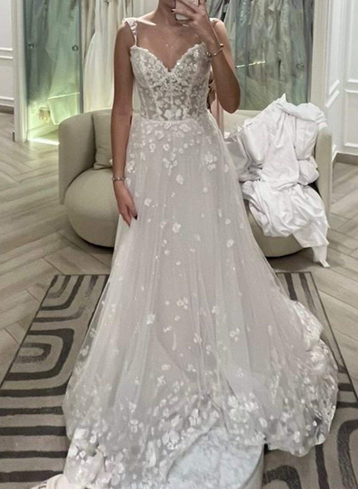 Elegant V-Neck Sleeveless A-Line Floor-Length Lace/Tulle Wedding Dresses With Flower(s)