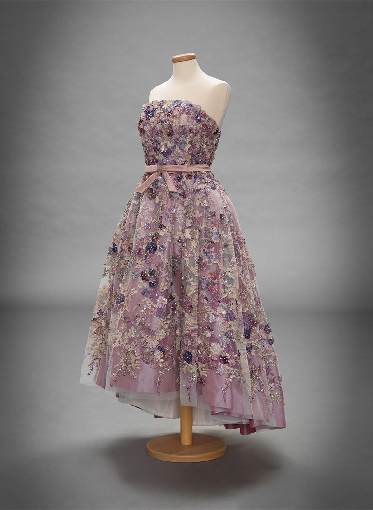 A-Line Strapless Tea-Length Evening Dresses With Appliques Lace