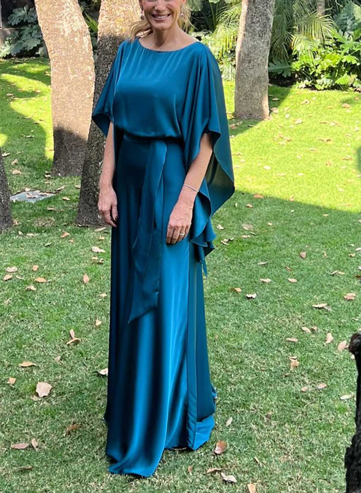 Elegant Sheath/Column 1/2 Sleeves Floor-Length Crepe Satin Evening Dresses