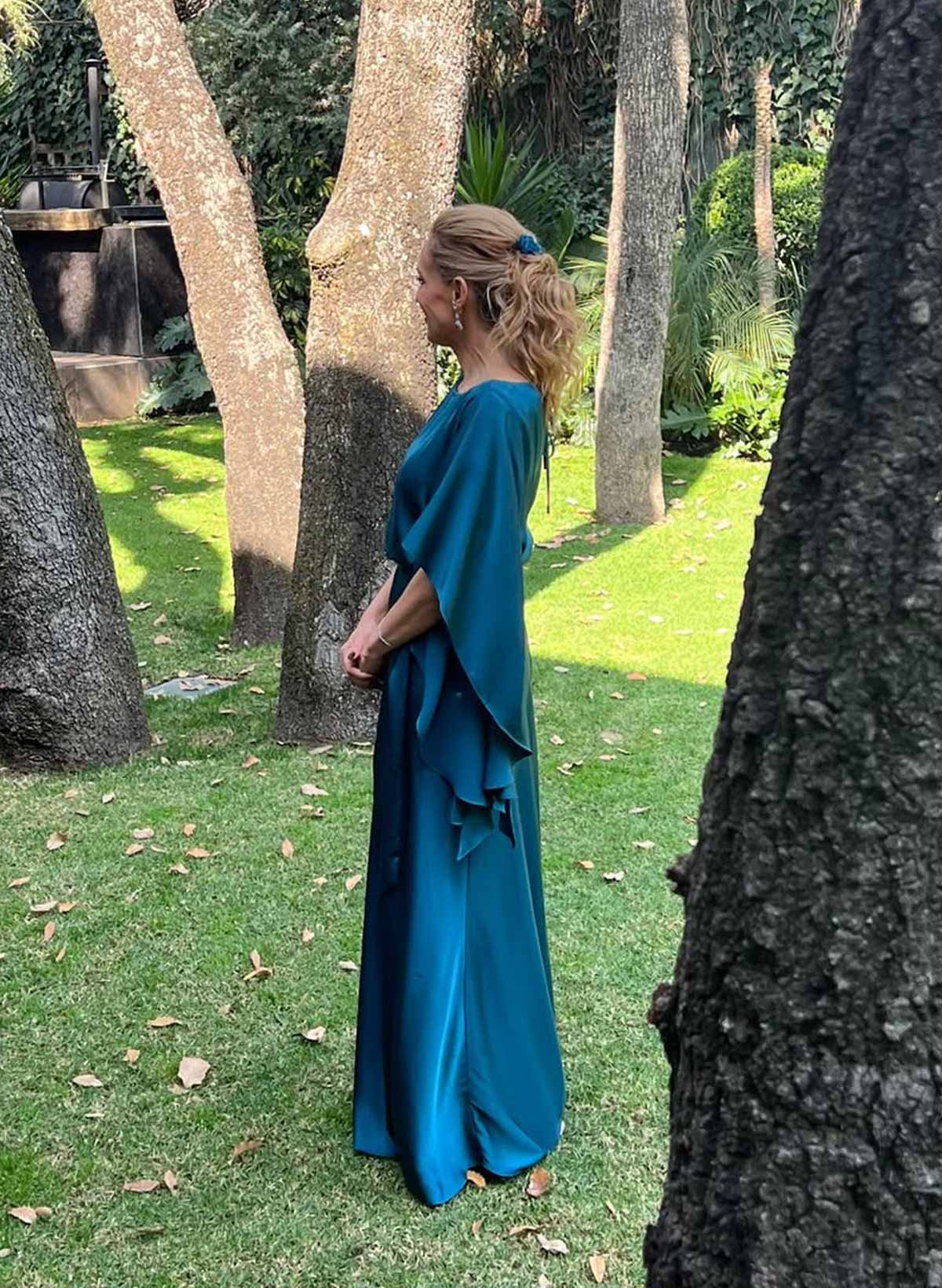 Elegant Sheath/Column 1/2 Sleeves Floor-Length Crepe Satin Evening Dresses