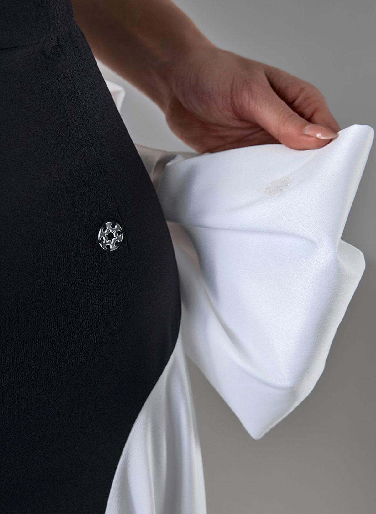 A-Line Strapless Sleeveless Floor-Length Satin Evening Dresses With Detachable Bow(s)