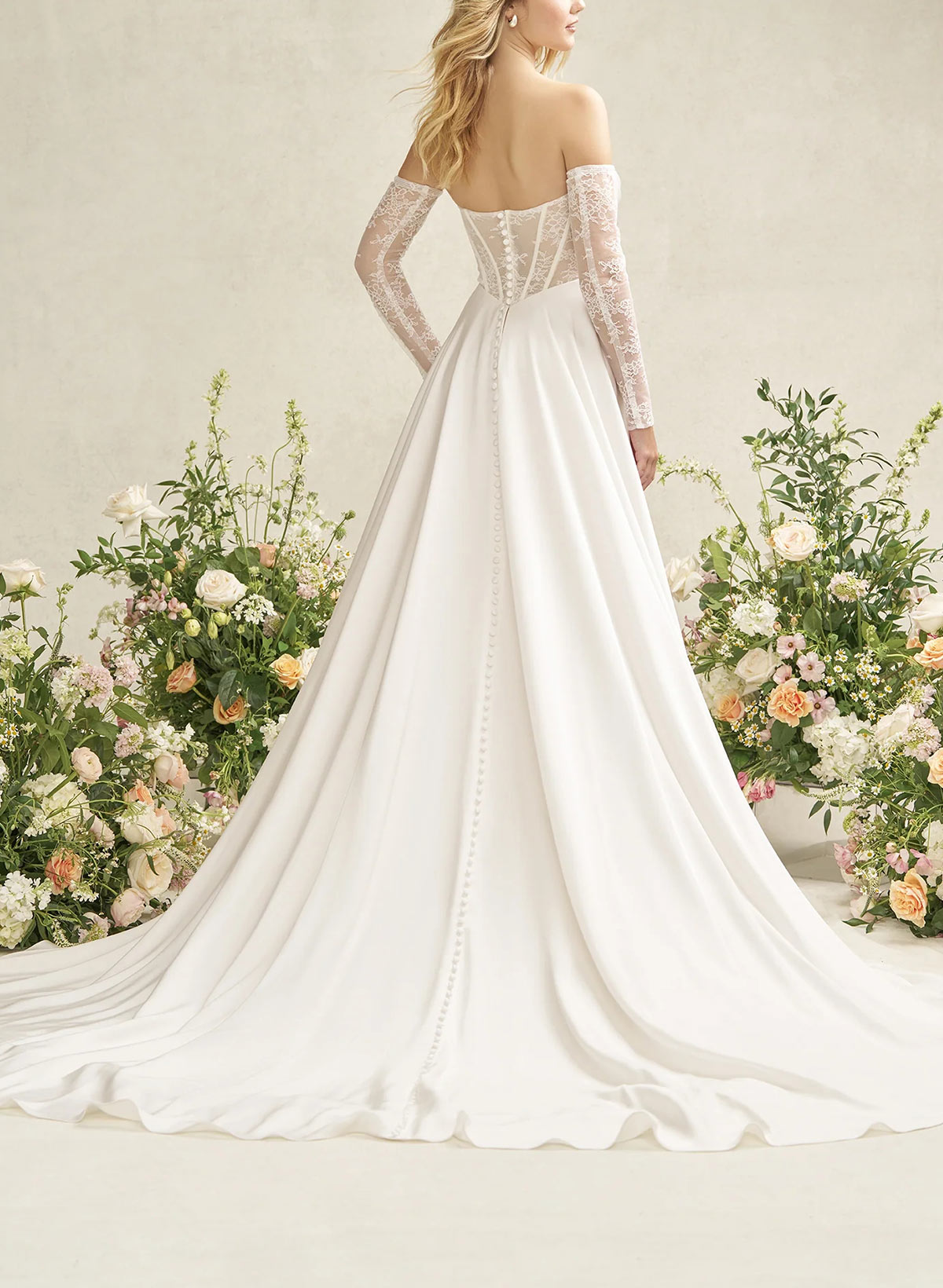 A-Line Sweetheart Detachable Sleeves Chapel Train Lace/Crepe Satin Wedding Dresses