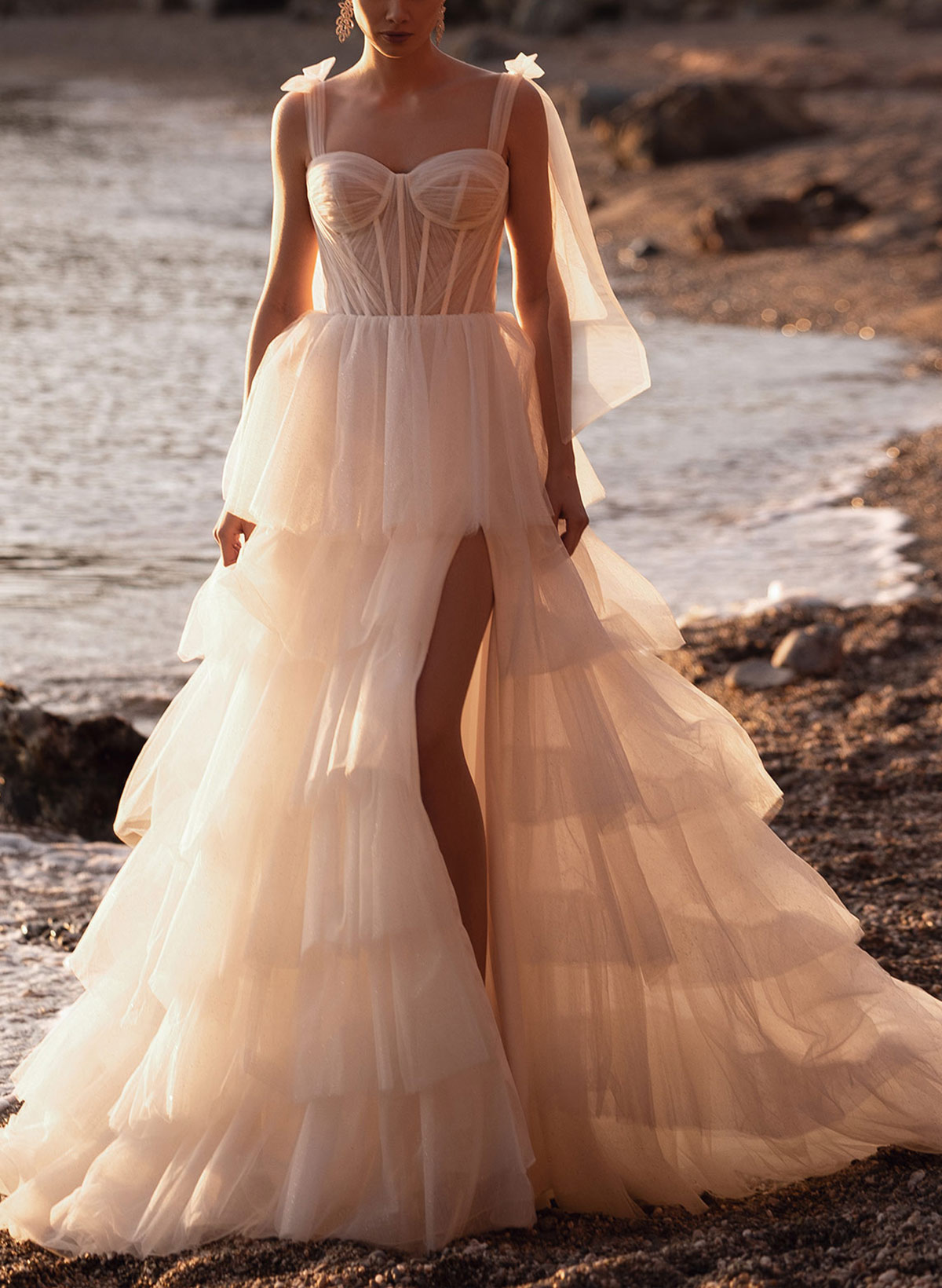 Tiered Skirt A-Line Sweetheart Sleeveless Sweep Train Tulle Wedding Dresses With High Split