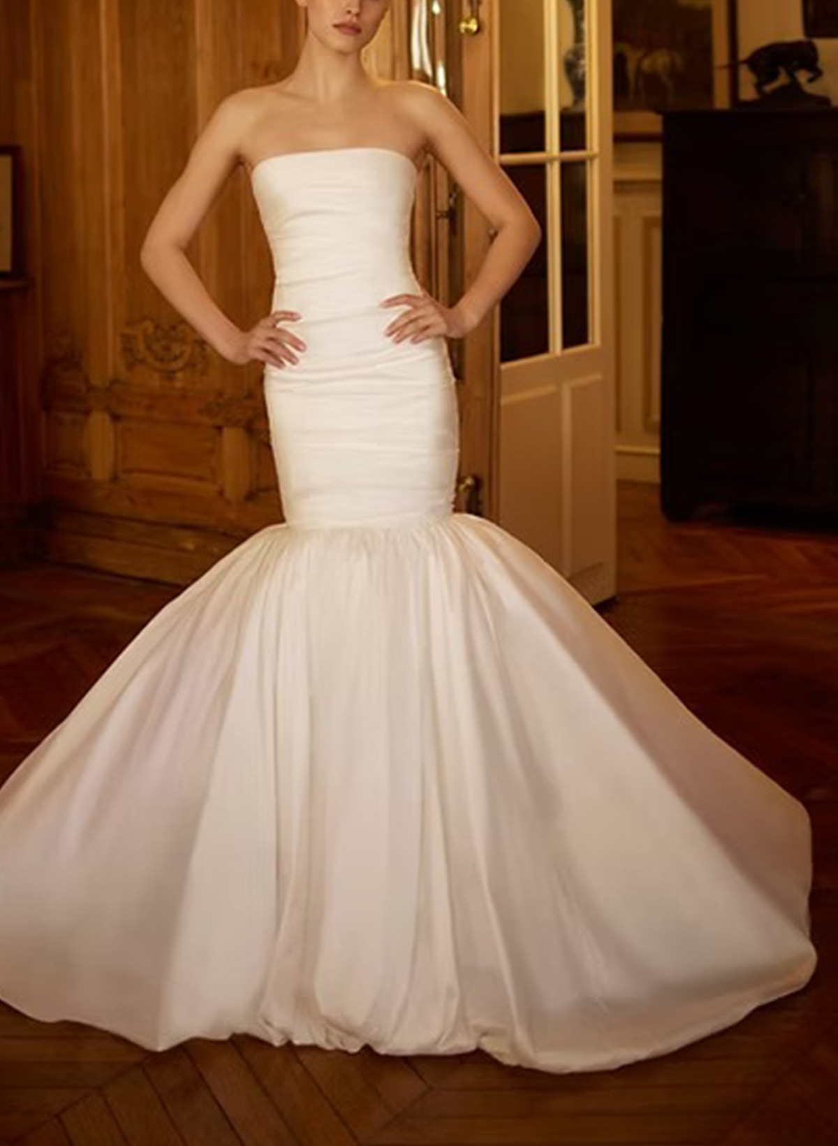 Trumpet/Mermaid Strapless Sleeveless Chapel Train Wedding Dresses With Bubble Hem