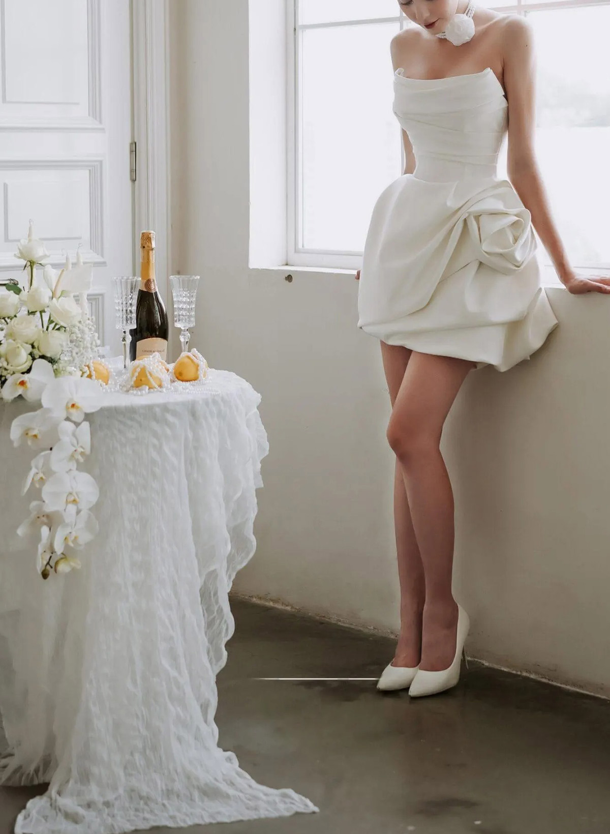 A-Line Strapless Sleeveless Short/Mini Matte Satin Wedding Dresses With Flower(s)/Bubble Hem