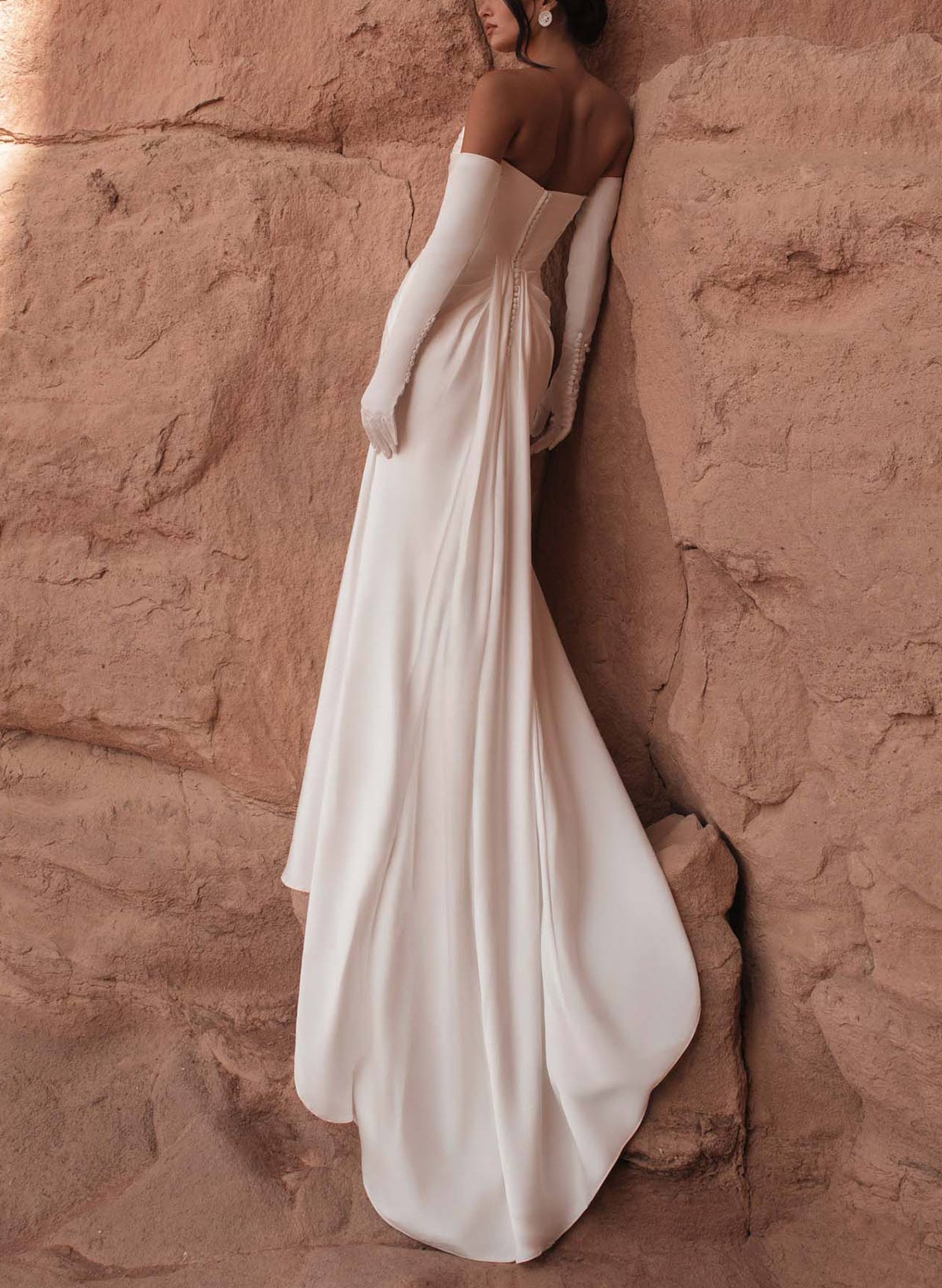 Sheath/Column Sweetheart Sleeveless Court Train Crepe Satin Wedding Dresses