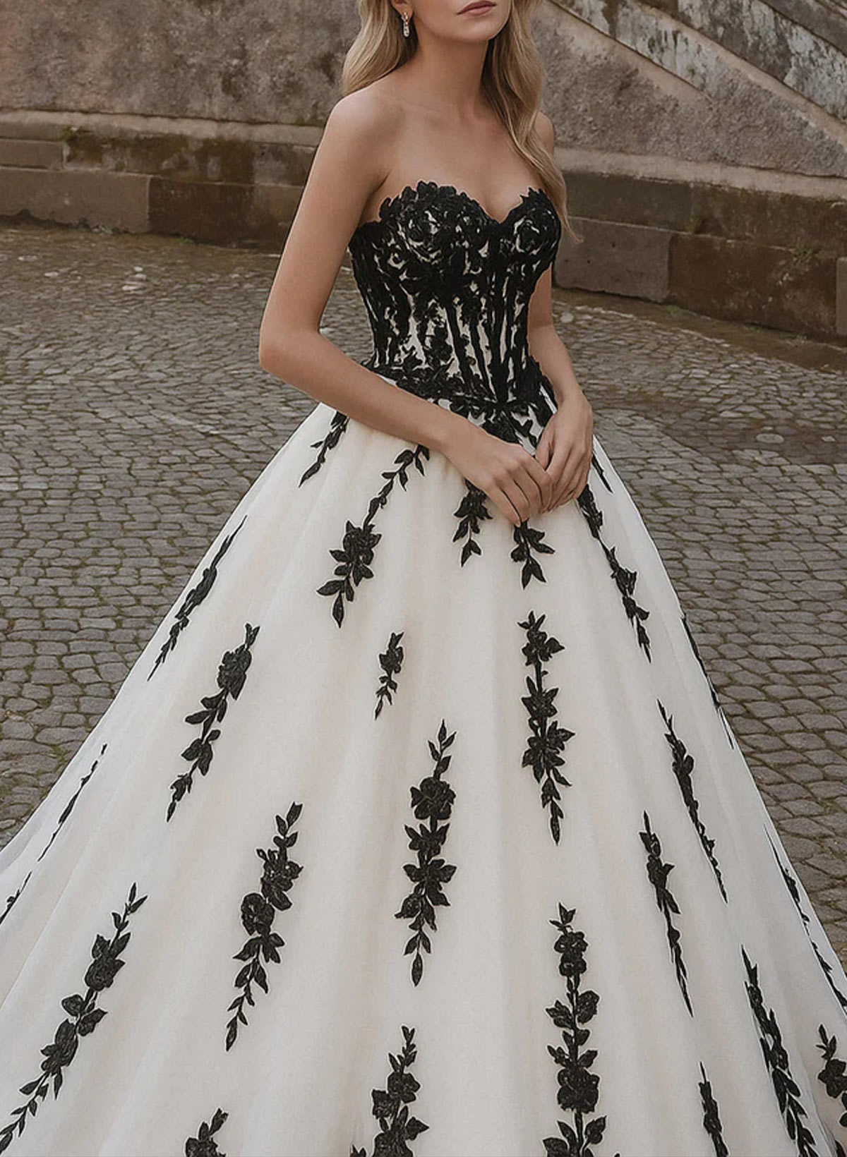 Ball-Gown Sweetheart Sleeveless Cathedral Wedding Dresses With Bow(s)/Appliques Lace