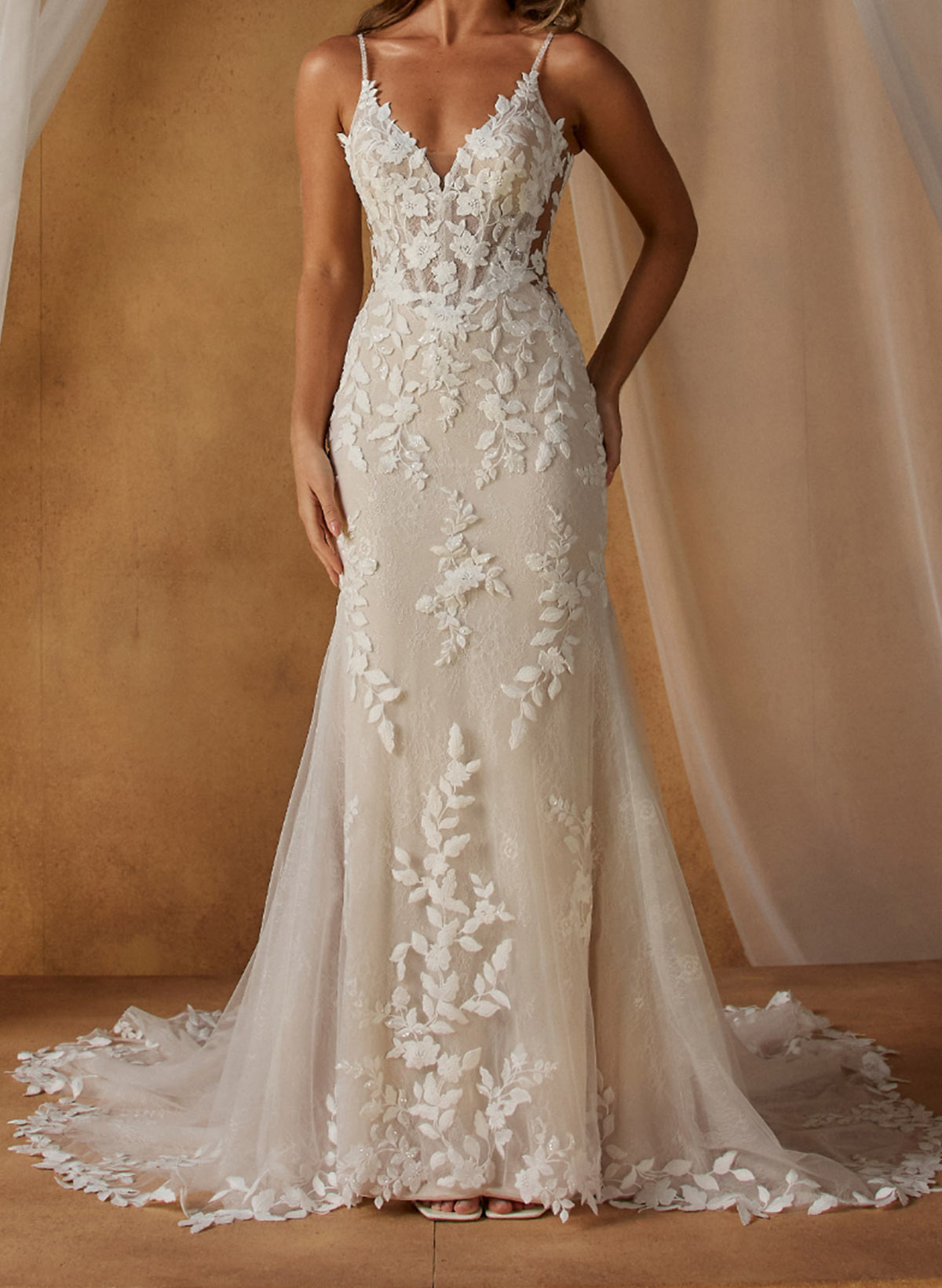 Trumpet/Mermaid Plunge Neck Sleeveless Court Train Lace(Non-Stretch)/Tulle Wedding Dresses With Appliques Lace