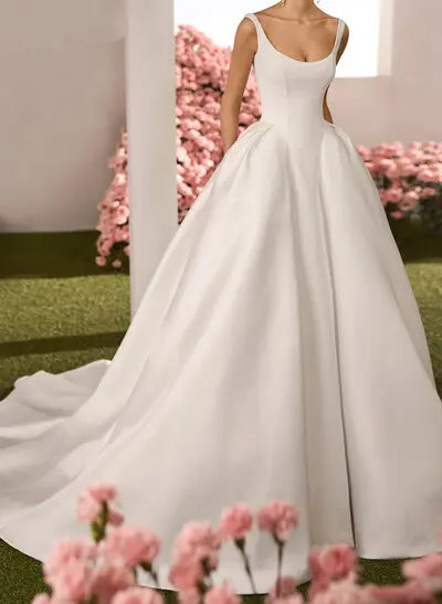 Ball-Gown Scoop Neck Sleeveless Court Train Tulle/Twill Satin Wedding Dresses