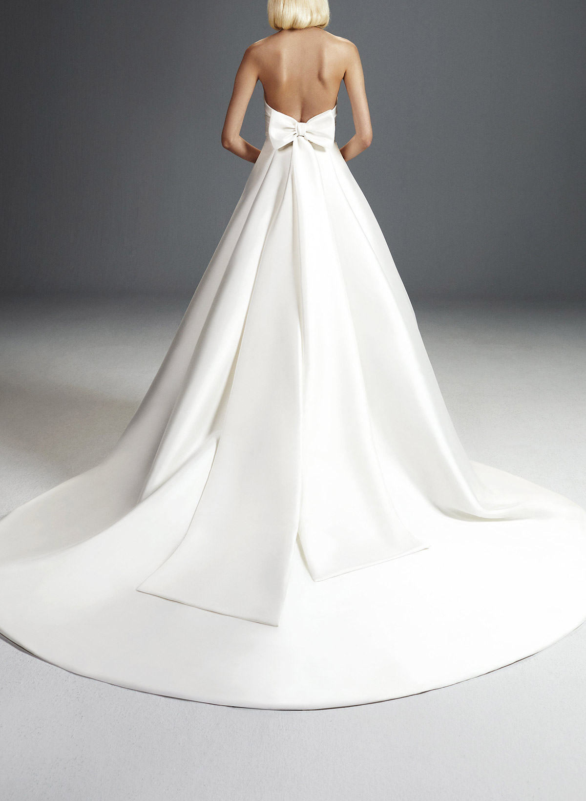 A-Line Square Neckline Sleeveless Chapel Train Twill Satin Wedding Dresses With Bow(s)/Flower(s)