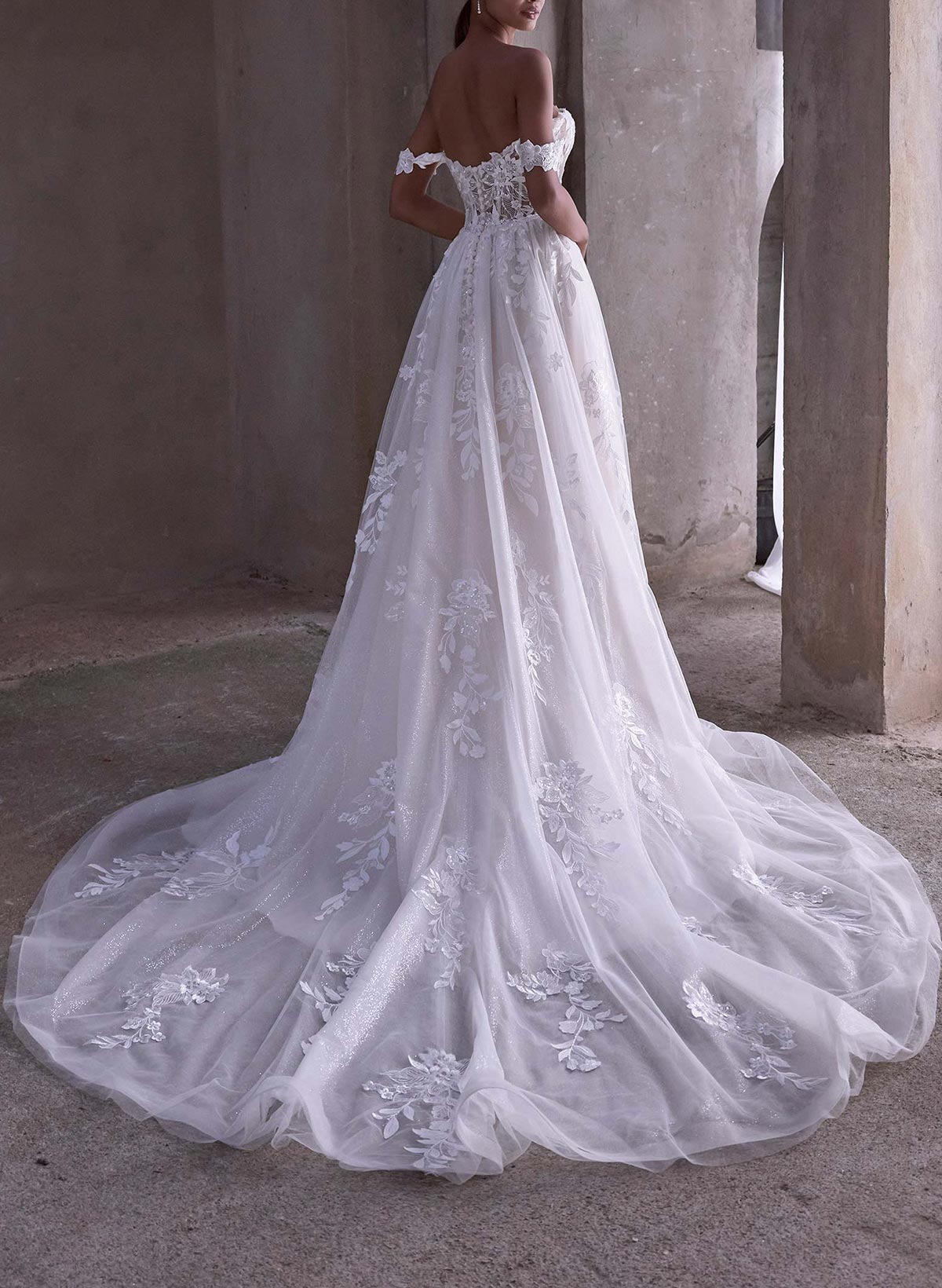 A-Line Sweetheart Sleeveless Chapel Train Lace/Satin/Tulle Wedding Dresses With High Split