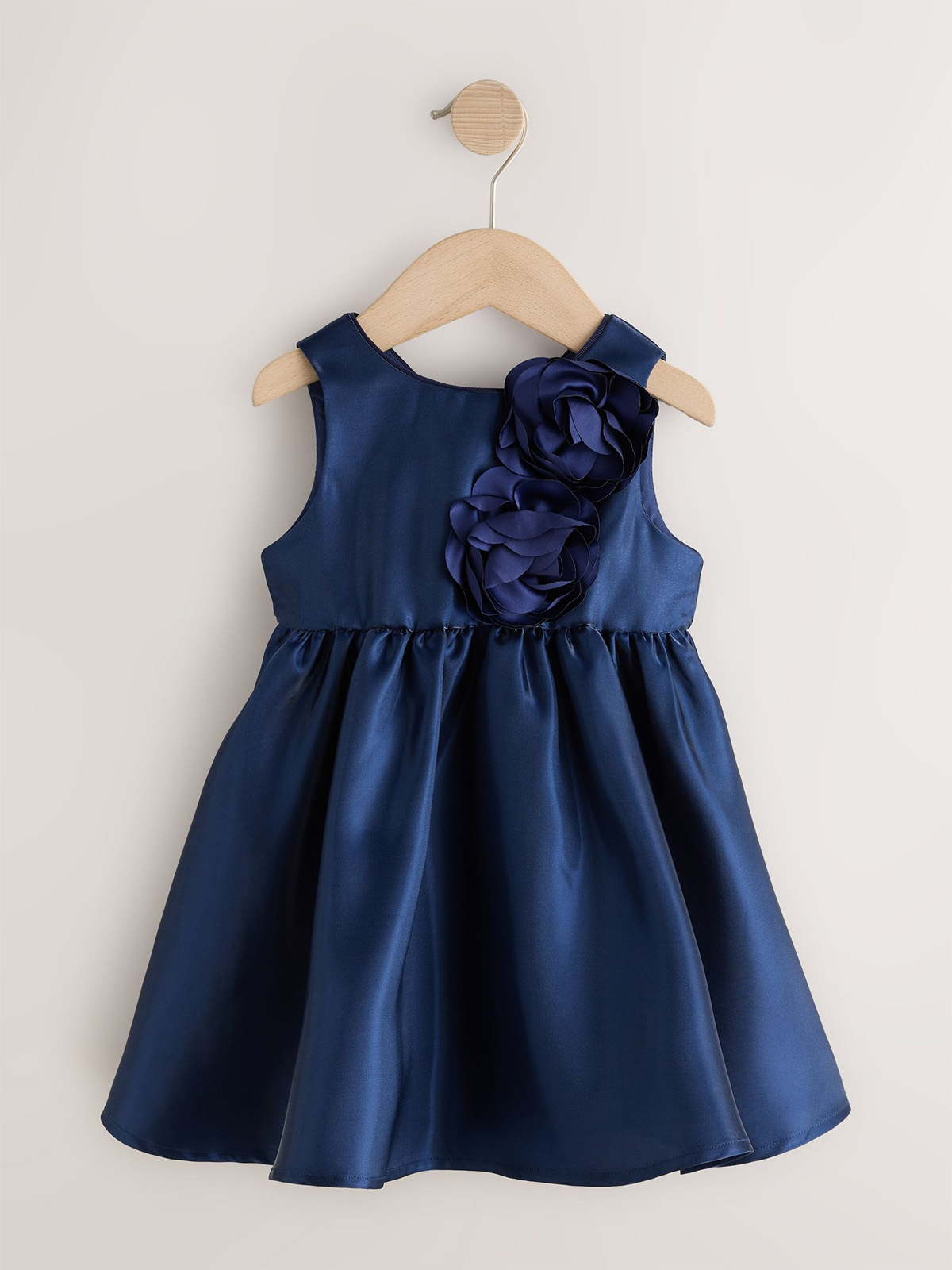 Sleeveless Knee-Length Satin Ball Gown Flower Girl Dress With Scoop Neck And Floral Detail