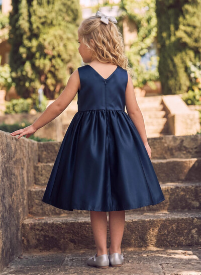 Sleeveless Knee-Length Satin Ball Gown Flower Girl Dress With Scoop Neck And Floral Detail