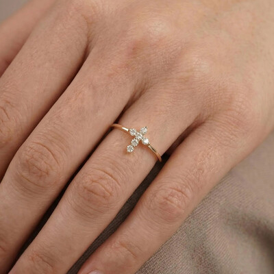 Round Cut Moissanite Engagement Rings In Sterling Silver