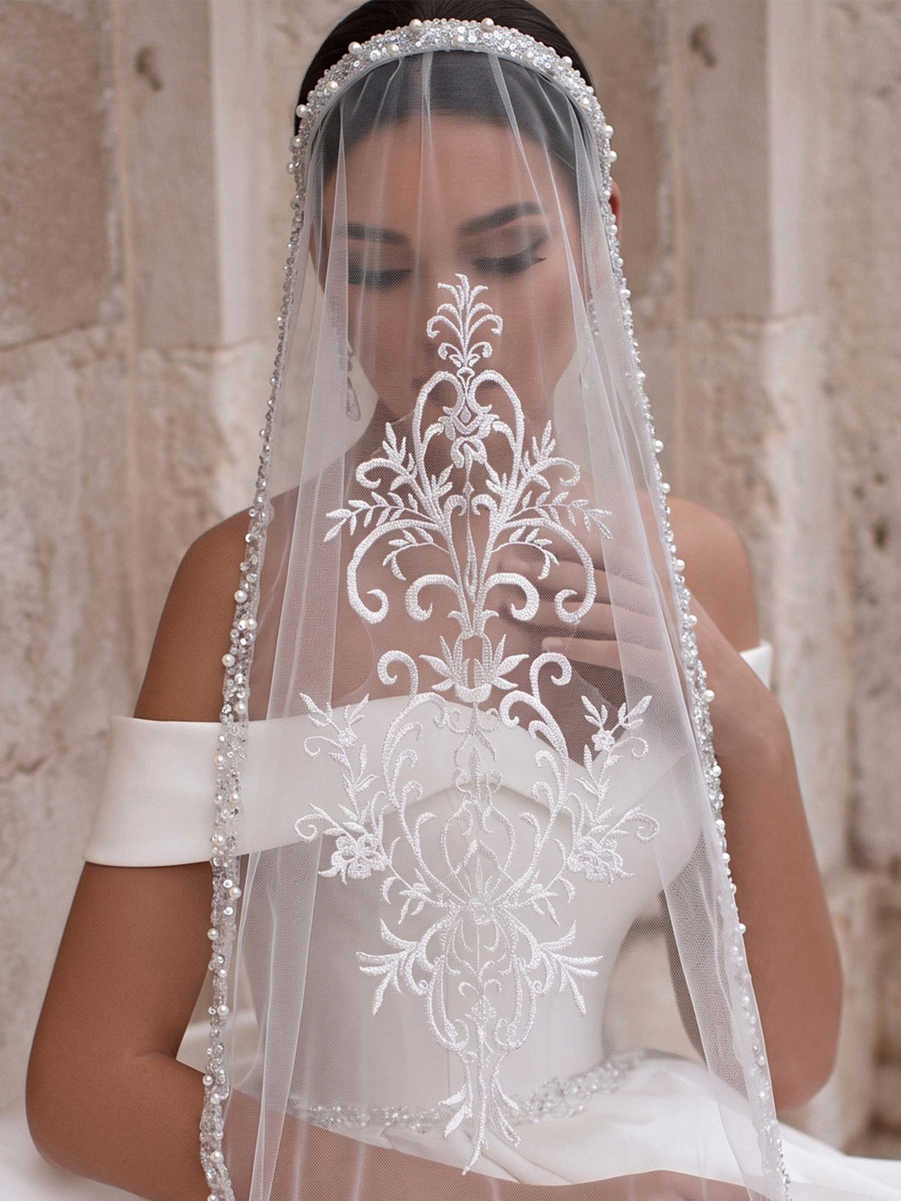 Beaded Edge Rhinestones/Embroidery One-Tier Tulle Fingertip Bridal Veils
