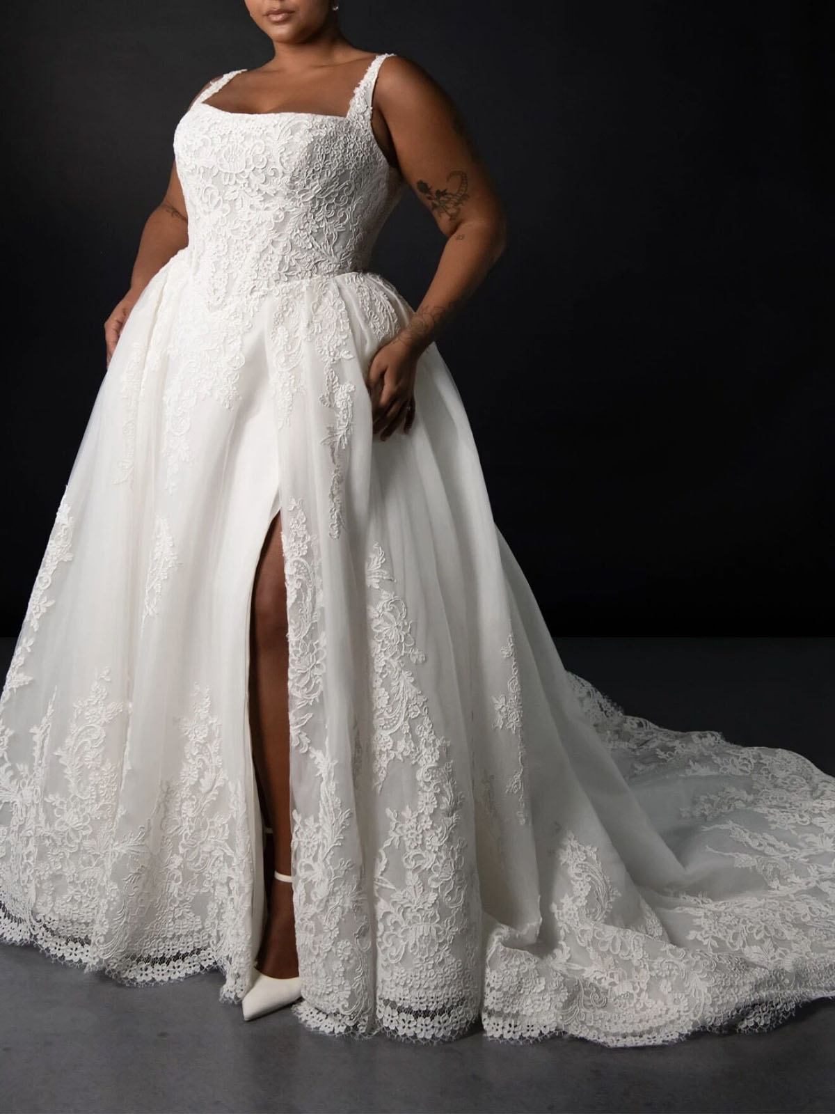 Ball-Gown Square Neckline Sleeveless Court Train Lace/Satin/Tulle Wedding Dresses With Appliques Lace/High Split