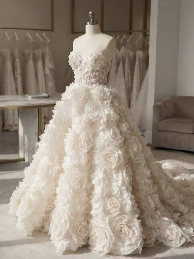 Ball-Gown Sweetheart Sleeveless Court Train Lace/Satin Wedding Dresses With Appliques Lace/Flower