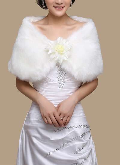 Clasp Faux Fur With Flower