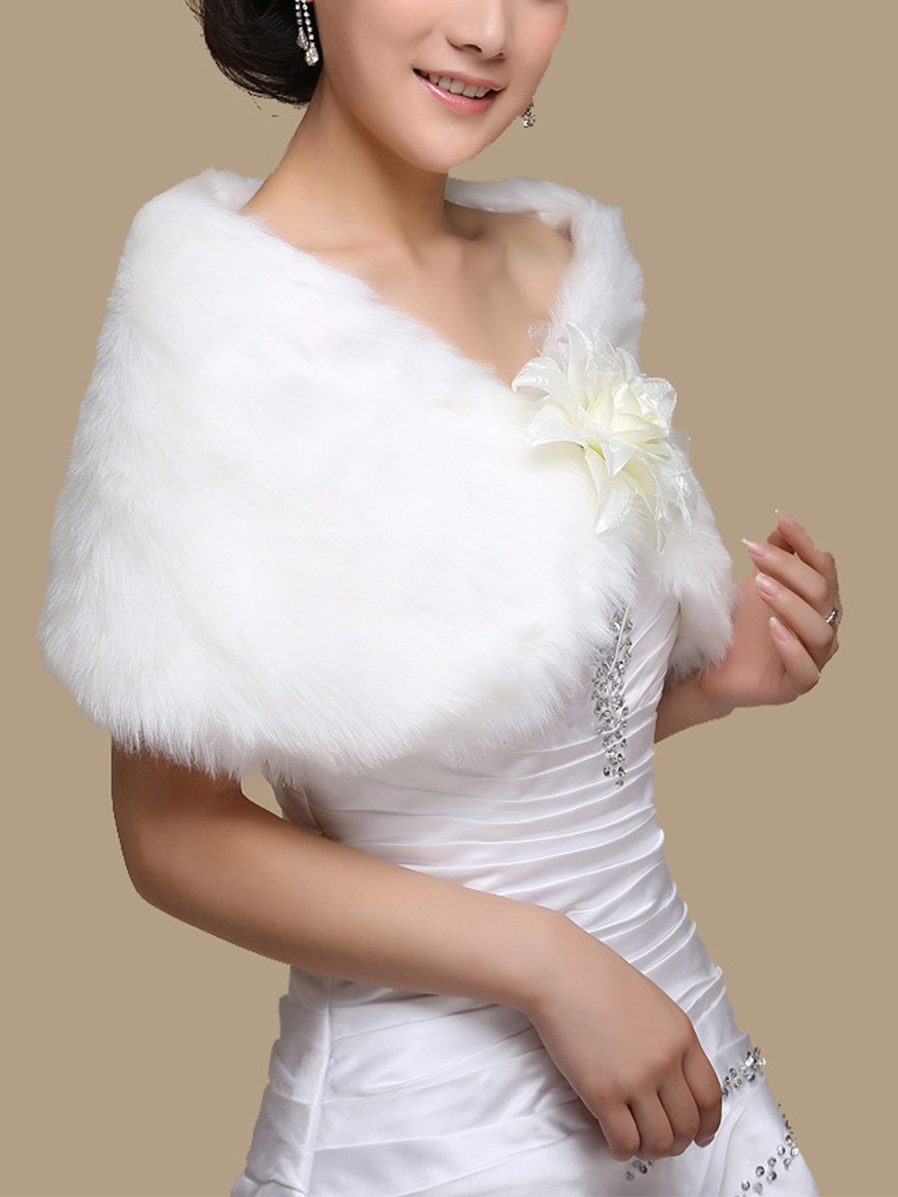 Clasp Faux Fur With Flower