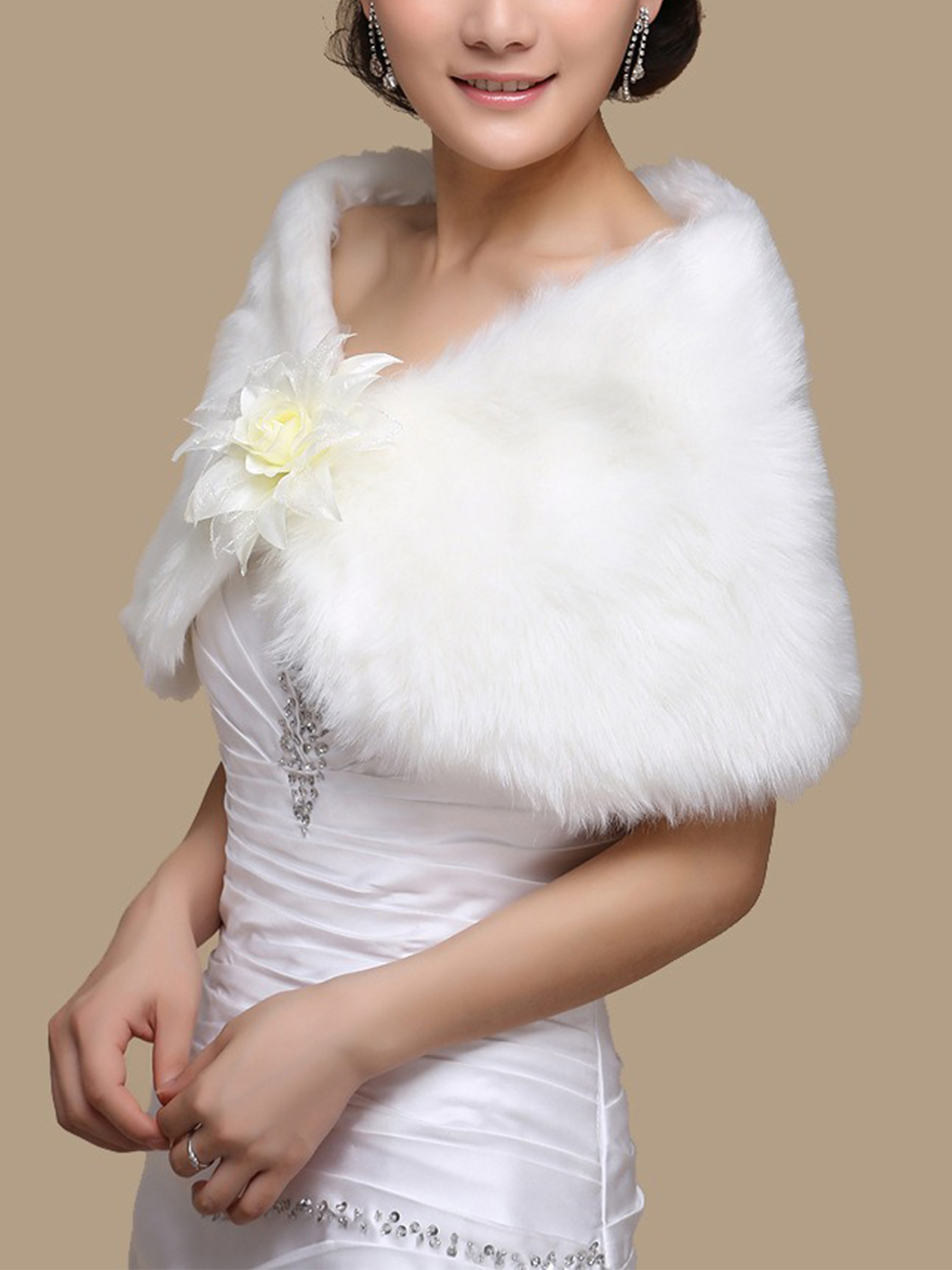 Clasp Faux Fur With Flower