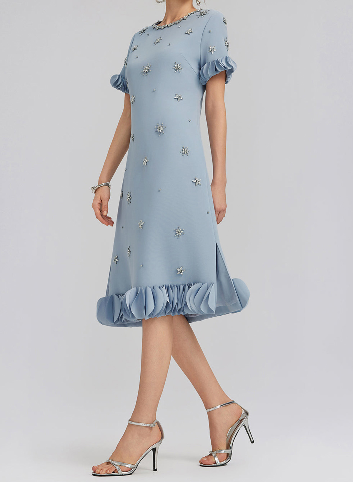 A-Line Scoop Neck Short Sleeves Knee-Length Elastic Satin Cocktail Dresses With Beading