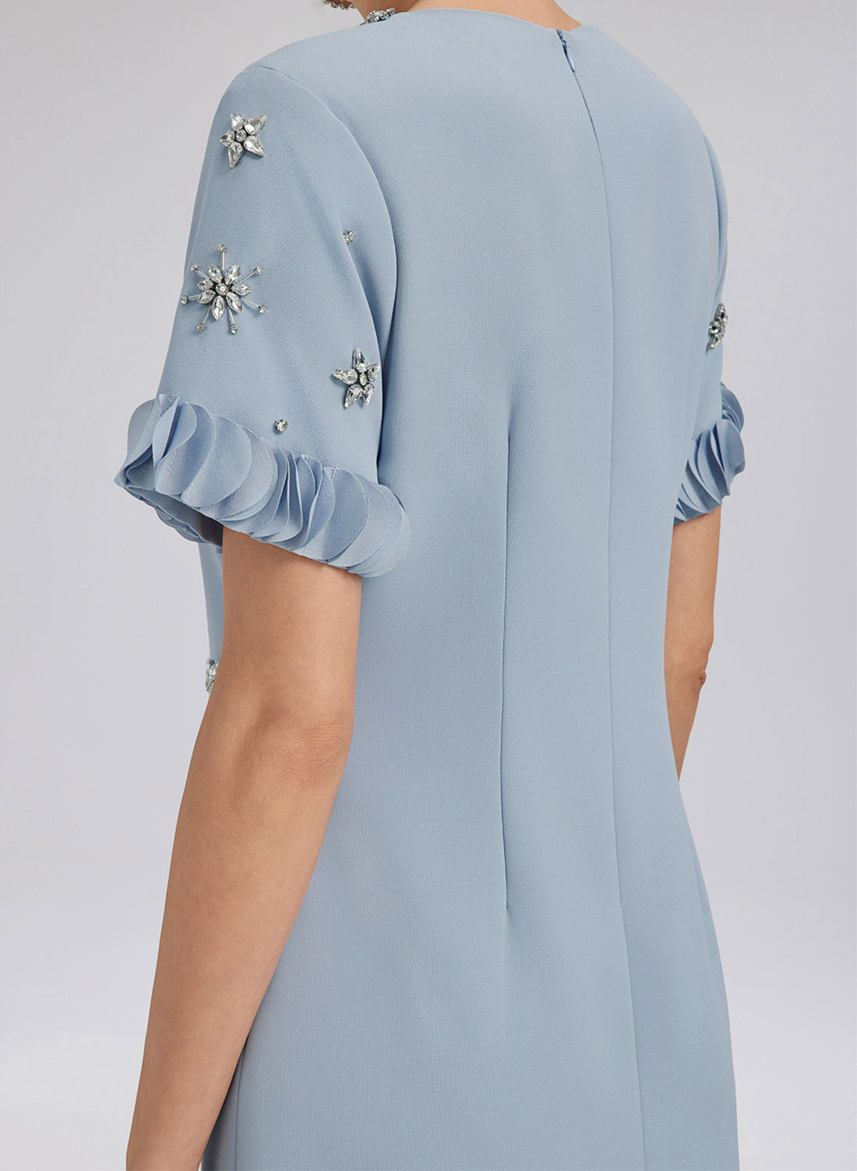 A-Line Scoop Neck Short Sleeves Knee-Length Elastic Satin Cocktail Dresses With Beading