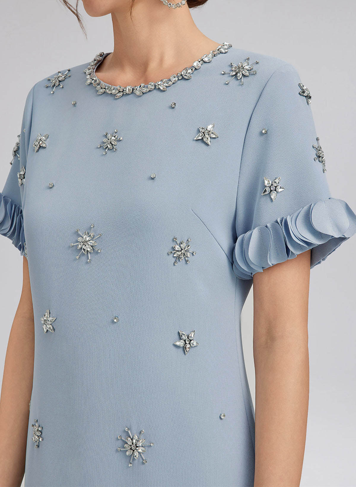 A-Line Scoop Neck Short Sleeves Knee-Length Elastic Satin Cocktail Dresses With Beading