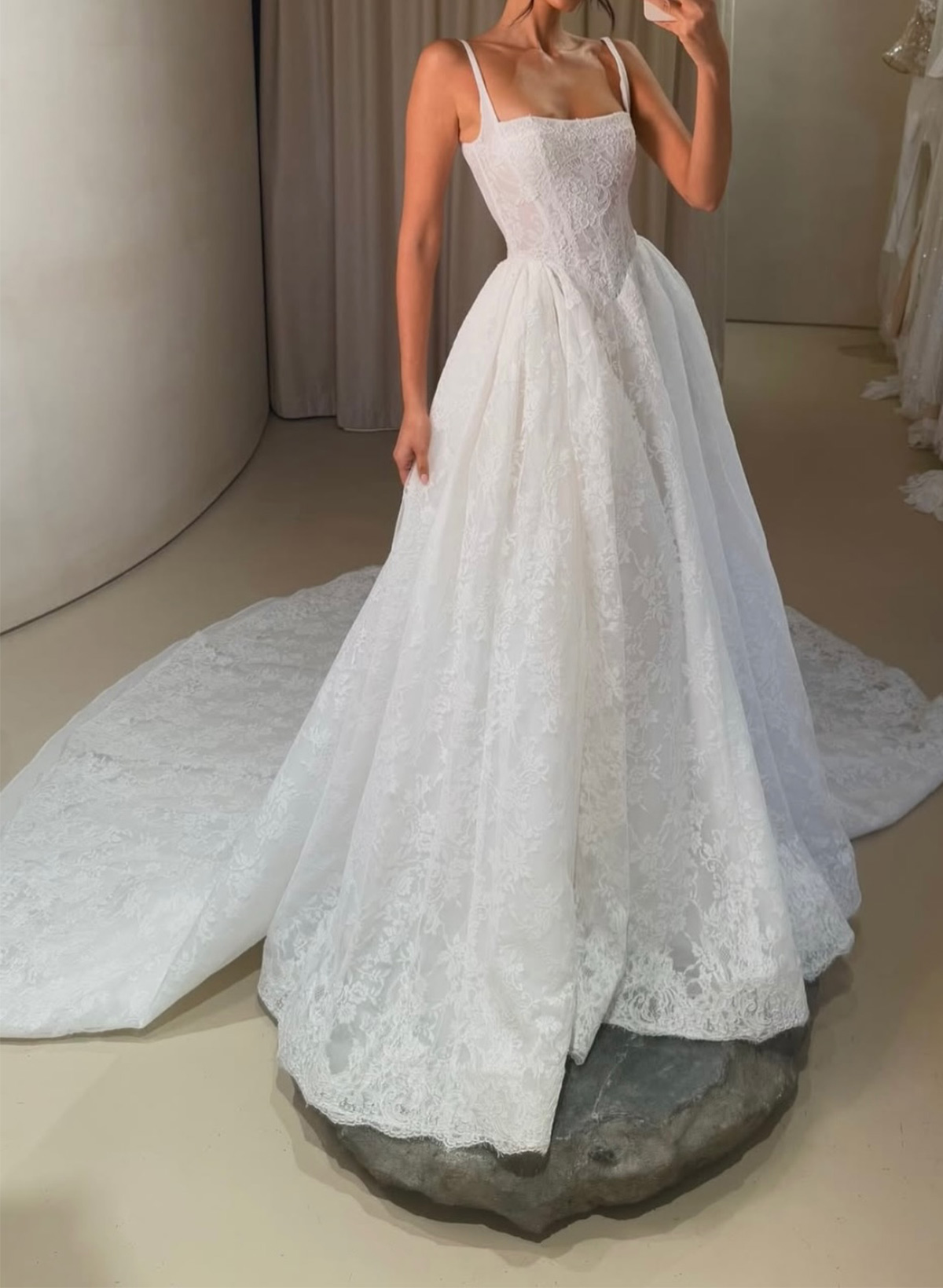 A-Line Square Neckline Sleeveless Chapel Train Wedding Dresses With Appliques Lace