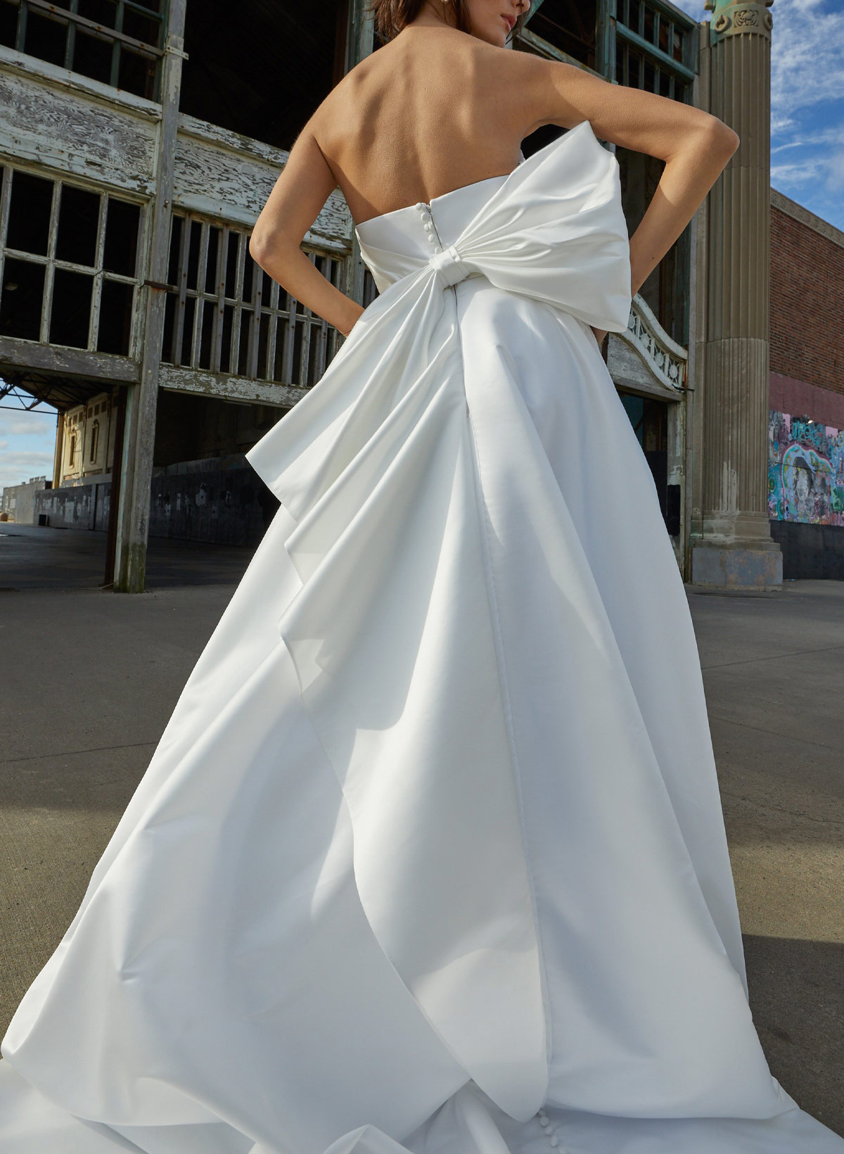 Ball-Gown Strapless Sleeveless Chapel Train Satin BRIDE With Bow Wedding Dress