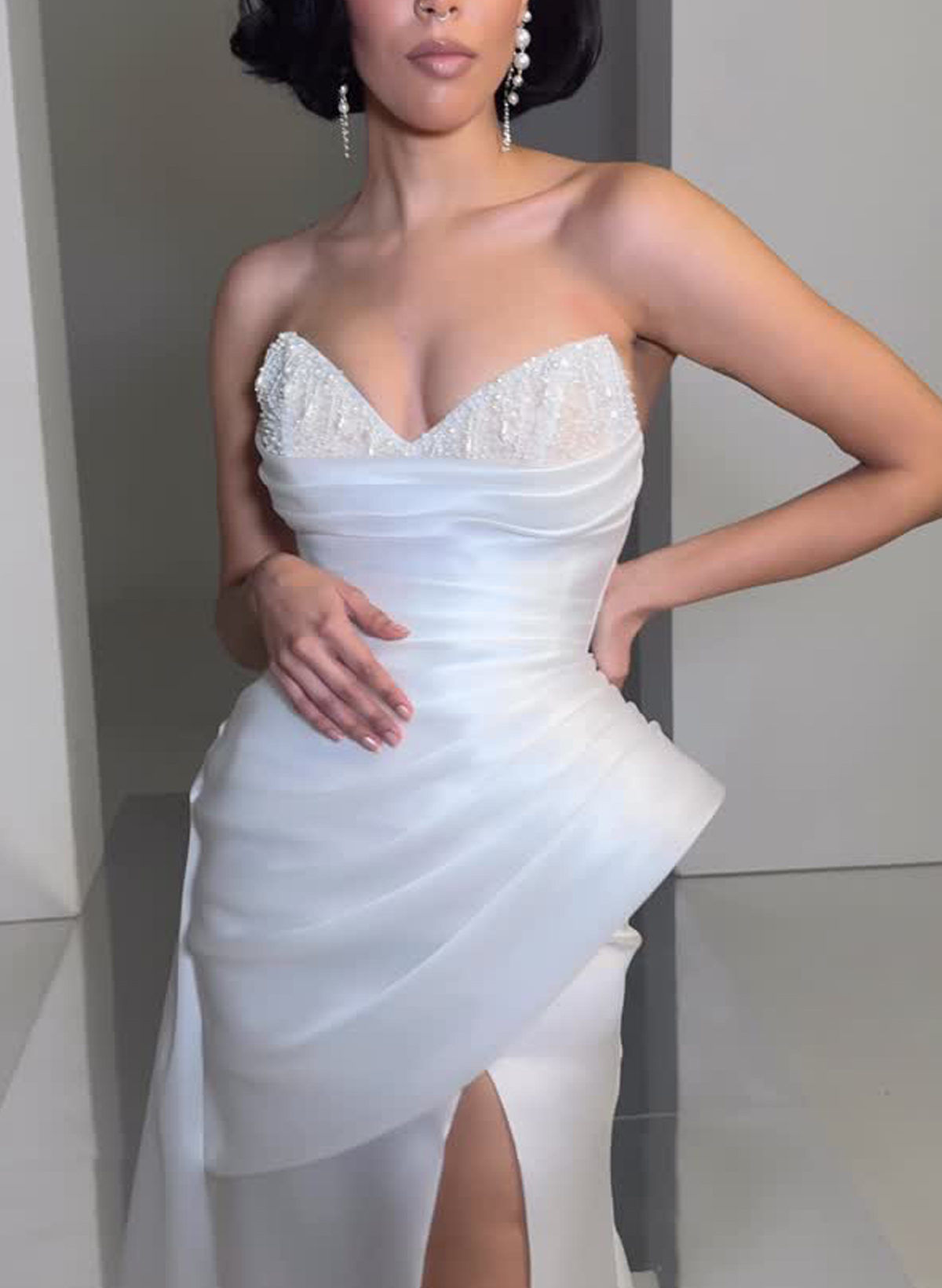 Sheath/Column Sweetheart Sleeveless Court Train Satin Wedding Dress With Beading/Lace/Pleated