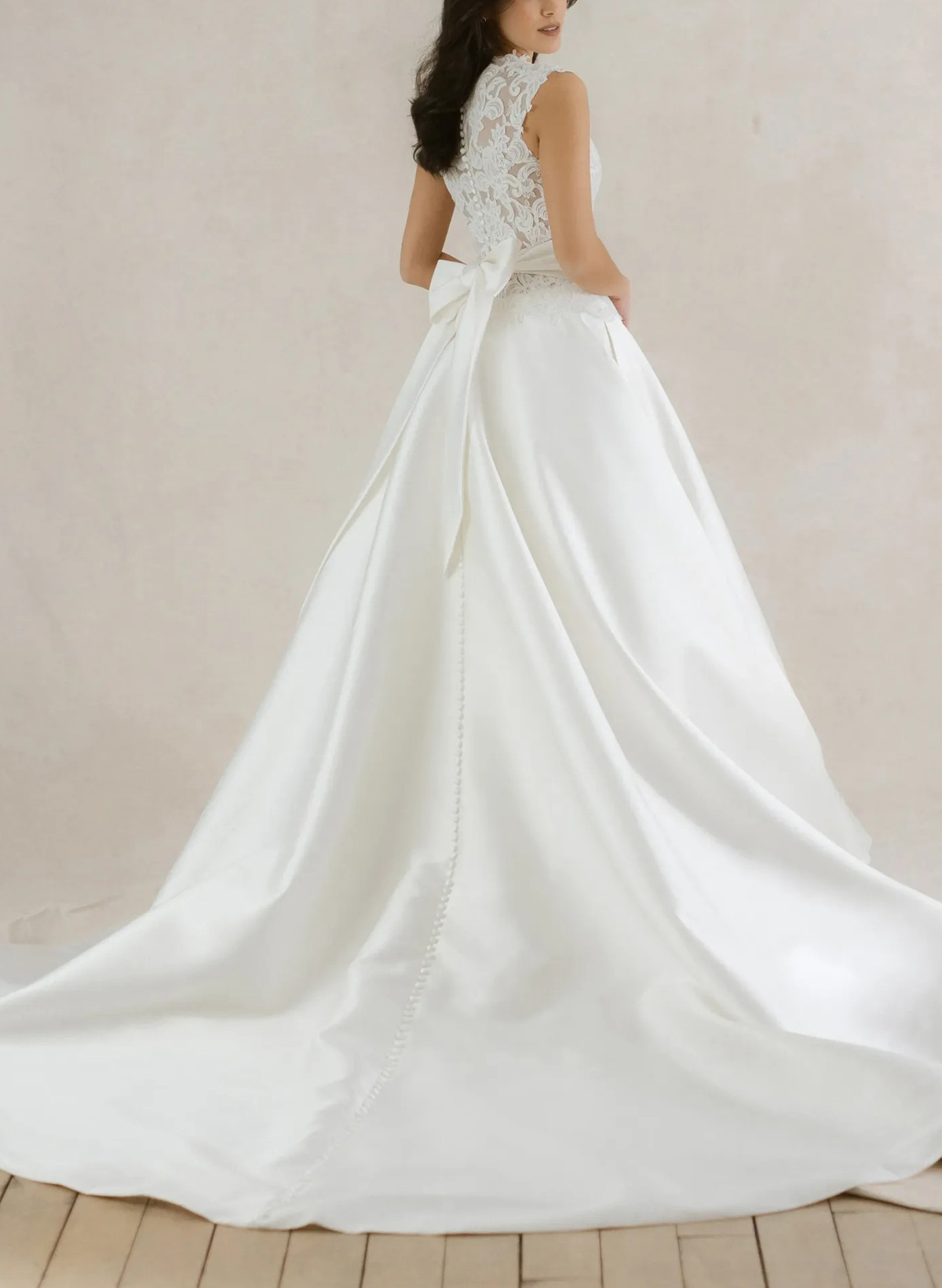 Ball-Gown High Neck Sleeveless Chapel Train Lace With Bow /Pockets Wedding Dress