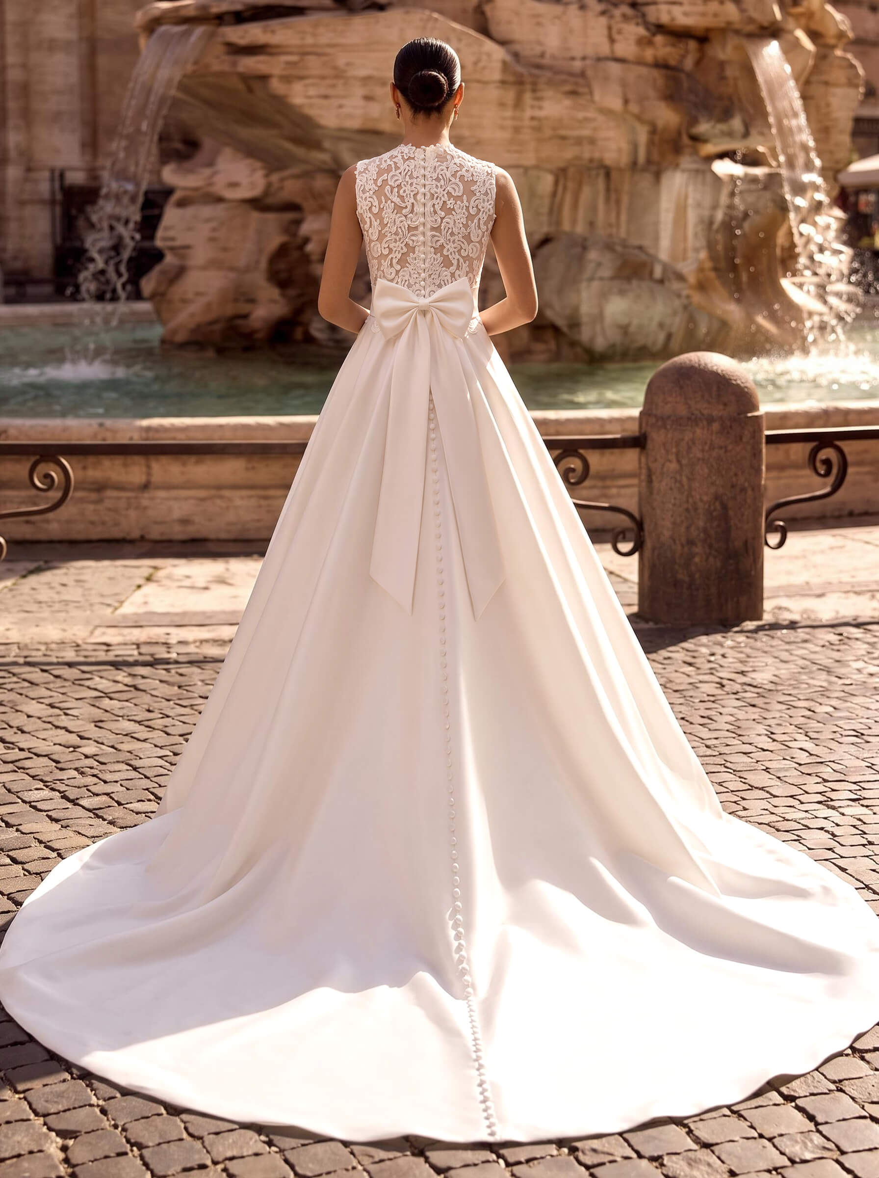 Ball-Gown High Neck Sleeveless Chapel Train Lace With Bow /Pockets Wedding Dress