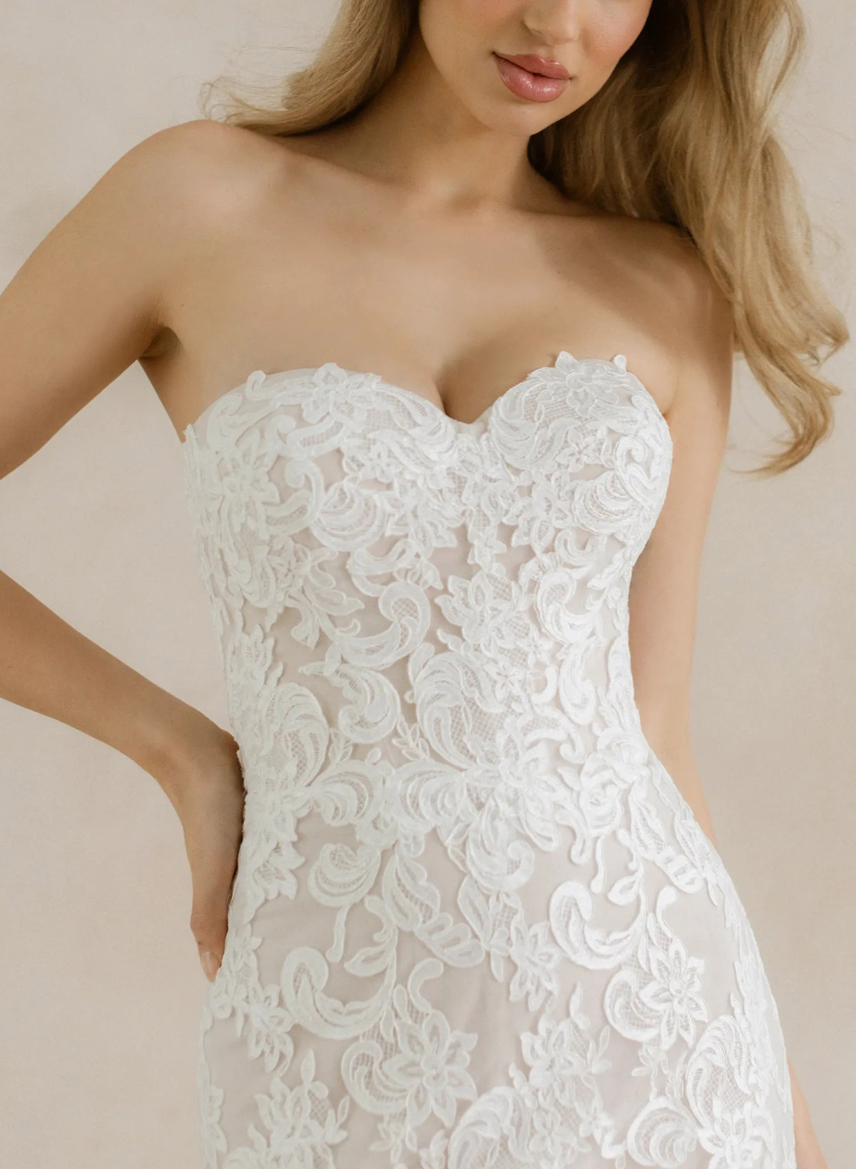 Trumpet/Mermaid Sweetheart Sleeveless Chapel Train Lace Wedding Dress With Lace