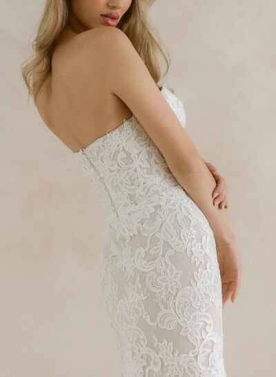 Trumpet/Mermaid Sweetheart Sleeveless Chapel Train Lace Wedding Dress With Lace