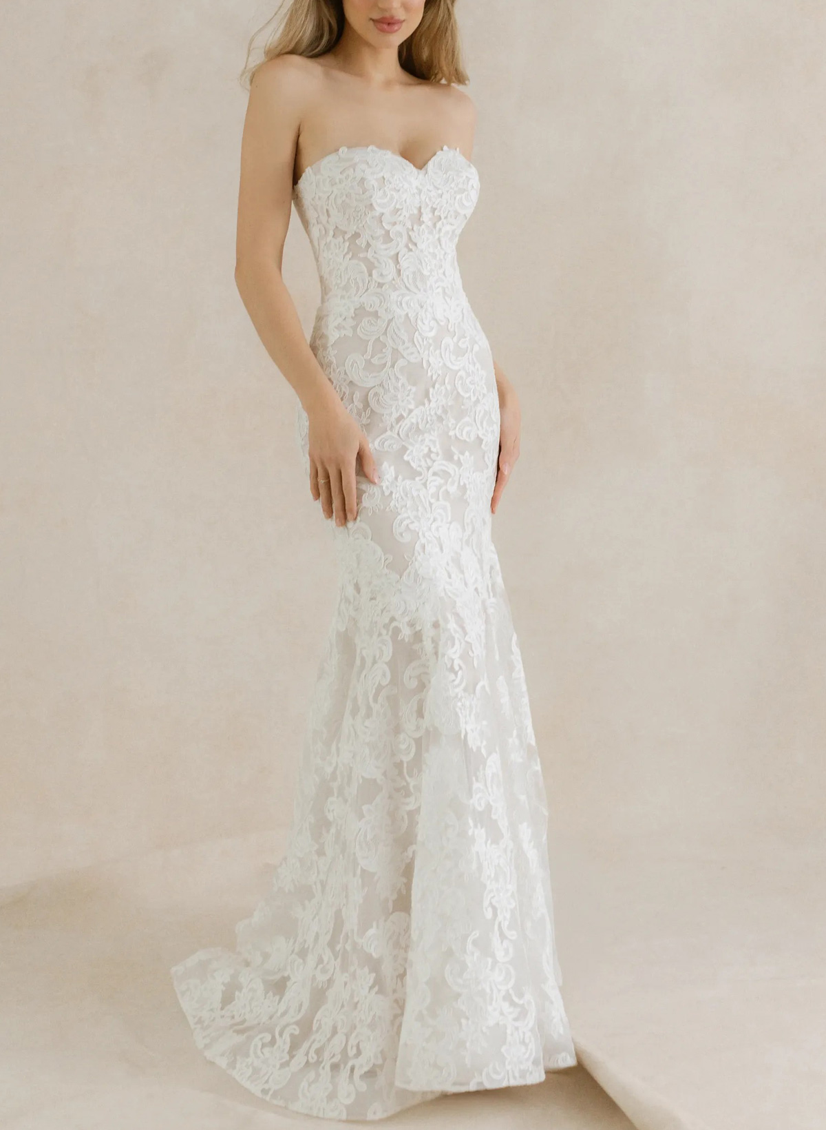 Trumpet/Mermaid Sweetheart Sleeveless Chapel Train Lace Wedding Dress With Lace