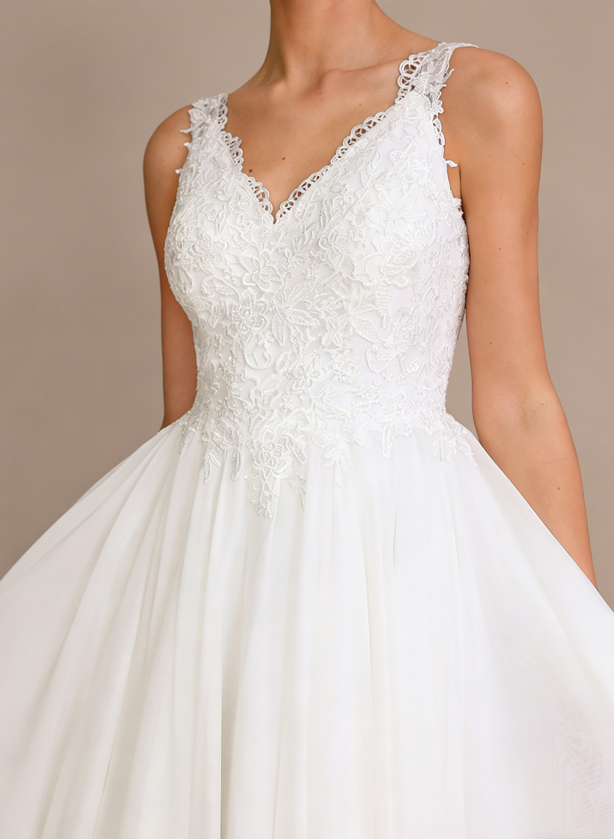 A-Line V-Neck Sleeveless Floor-Length Chiffon/Lace With Lace Wedding Dress