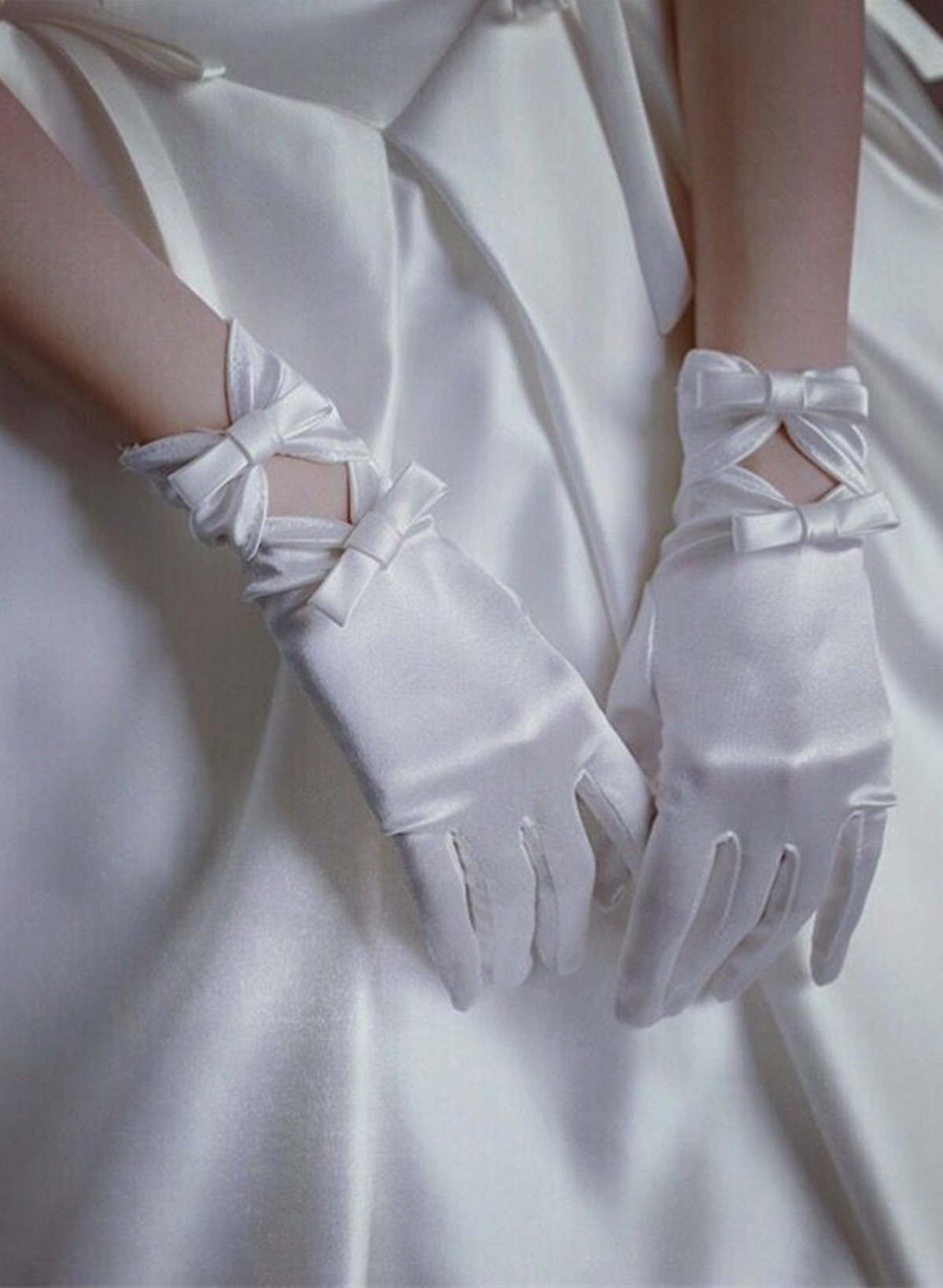 Fingertips Opera Length Satin Bridal Gloves With Bowknot