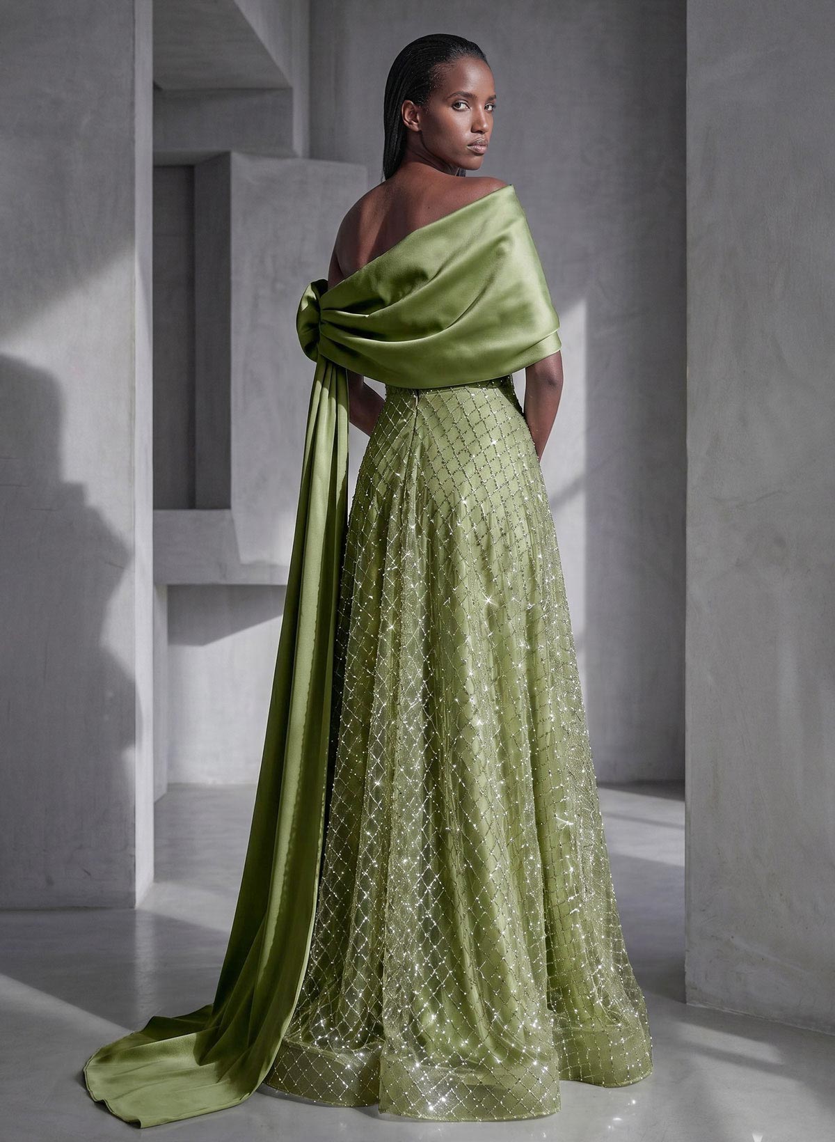 Luxury A-Line Asymmetrical Sleeveless Sweep Train Satin Evening Dresses With Flower