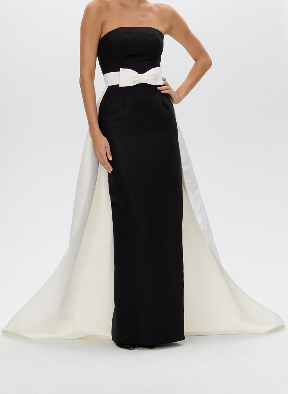 Elegant Sheath/Column Strapless Sleeveless Sweep Train Satin Evening Dresses With Bow