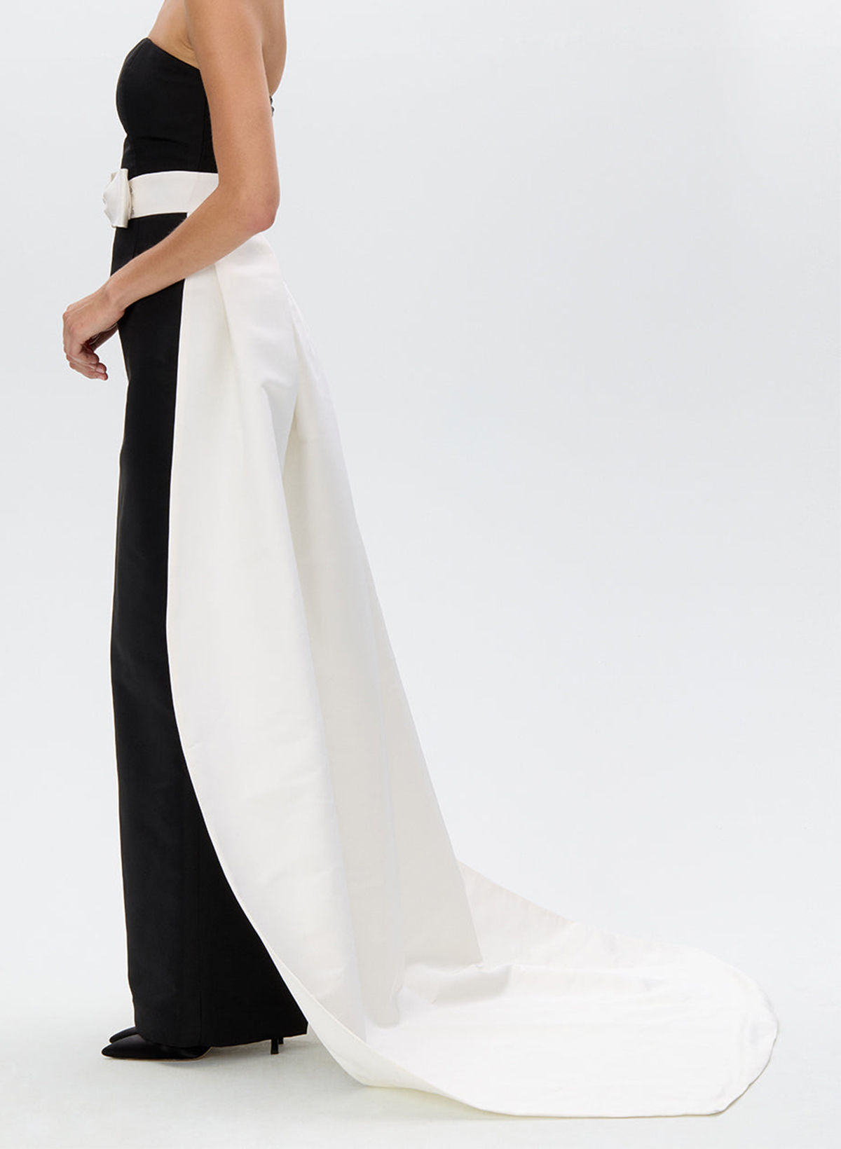 Elegant Sheath/Column Strapless Sleeveless Sweep Train Satin Evening Dresses With Bow