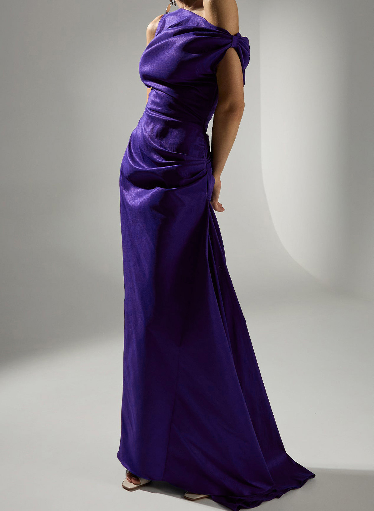 Elegant Sheath/Column Asymmetrical Sleeveless Sweep Train Satin Evening Dresses