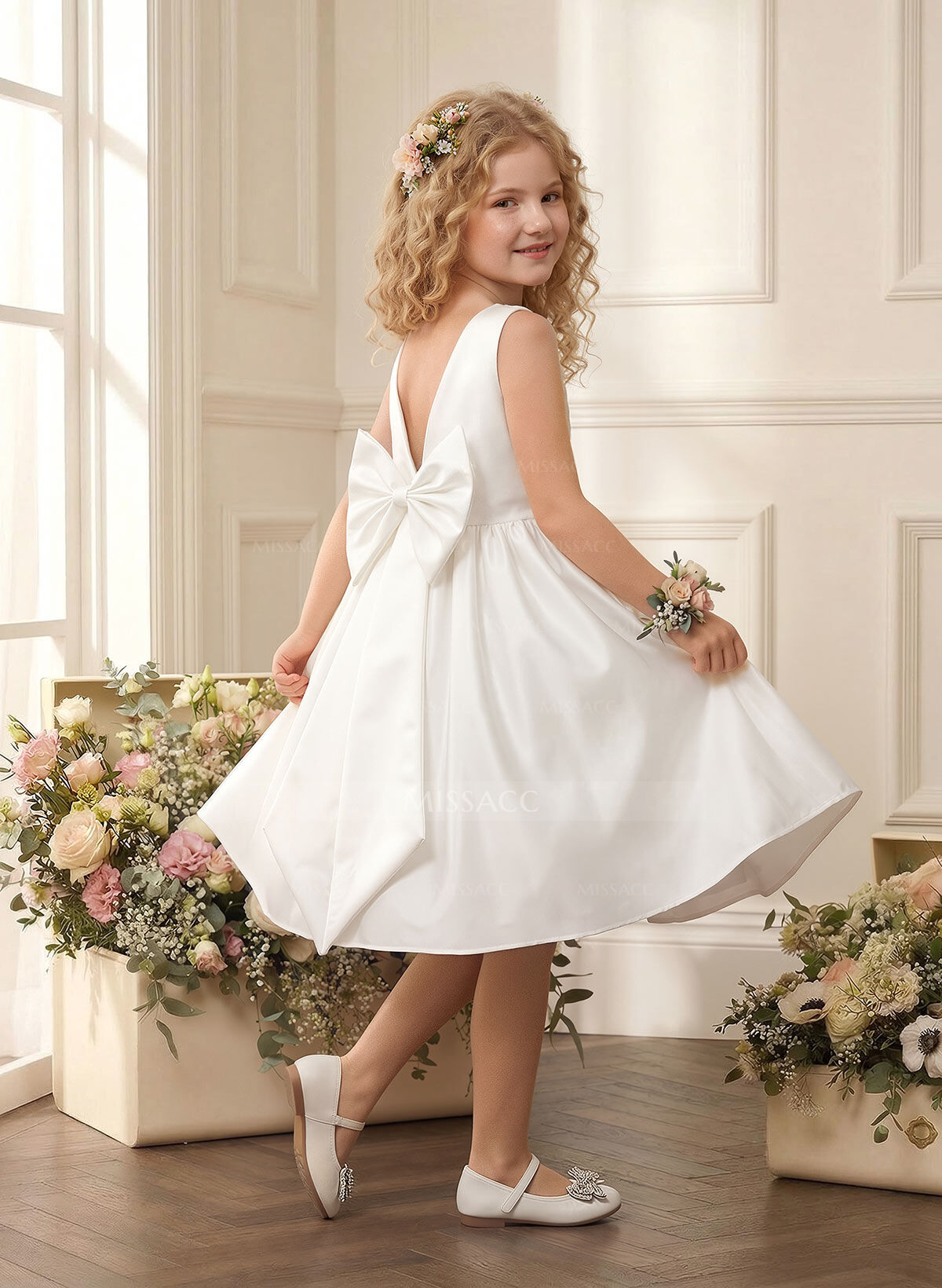 A-Line Scoop Neck Sleeveless Knee-Length Satin Flower Girl Dresses With Bow(s)