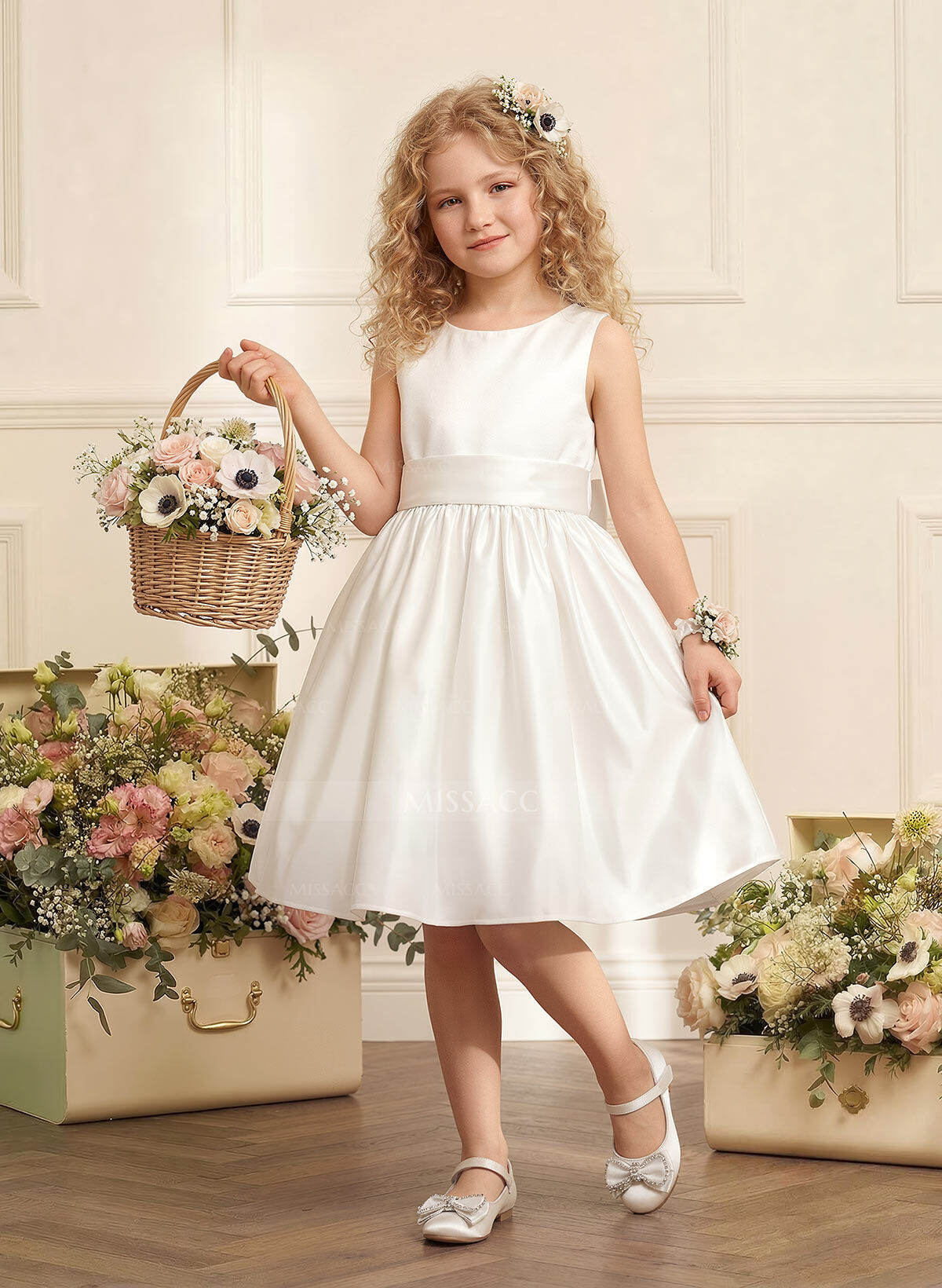 A-Line Scoop Neck Sleeveless Knee-Length Satin Flower Girl Dresses With Bow(s)