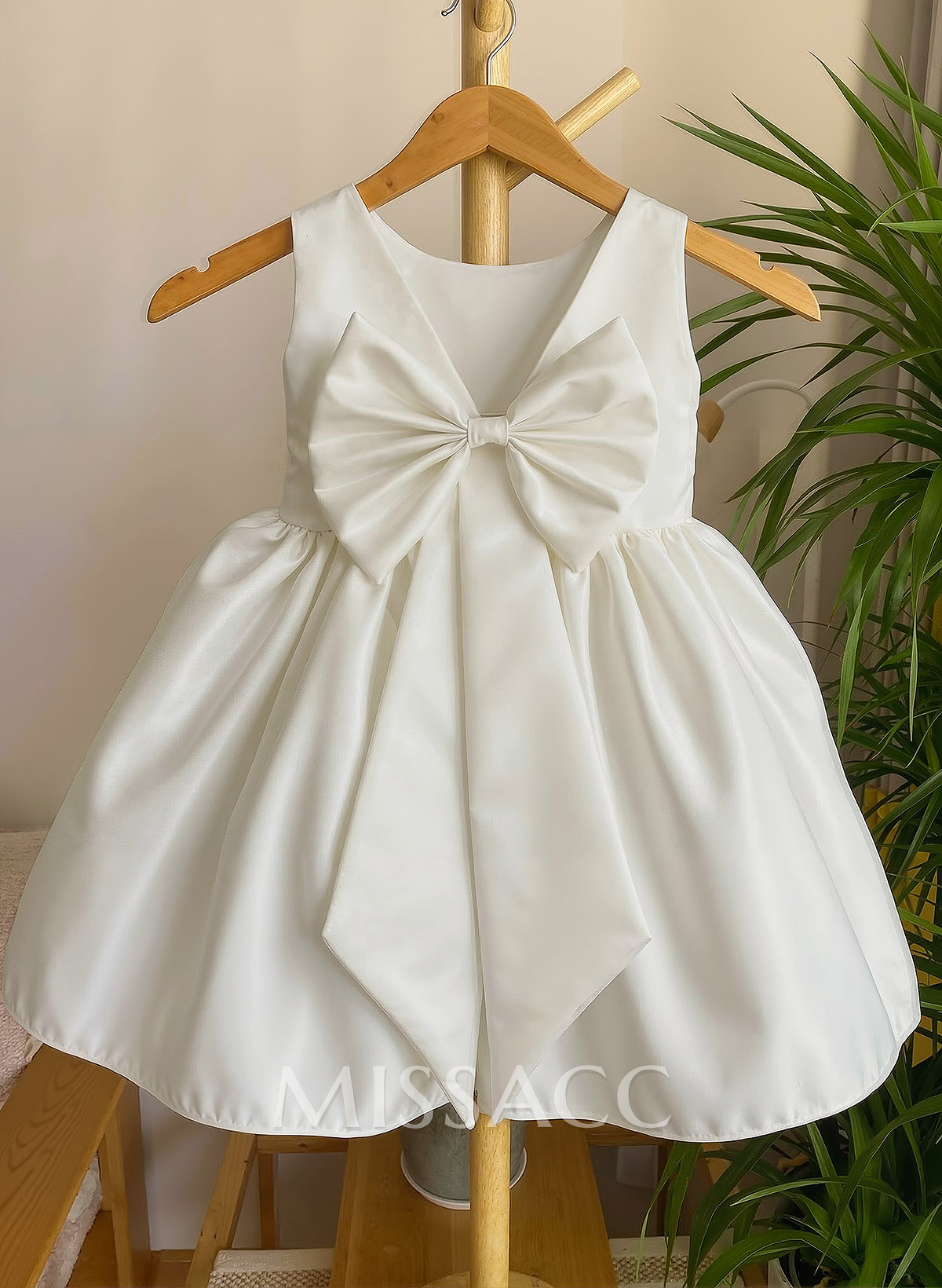 A-Line Scoop Neck Sleeveless Knee-Length Satin Flower Girl Dresses With Bow(s) A-Line Scoop Neck Sleeveless Knee-Length Satin Flower Girl Dresses With Bow(s)